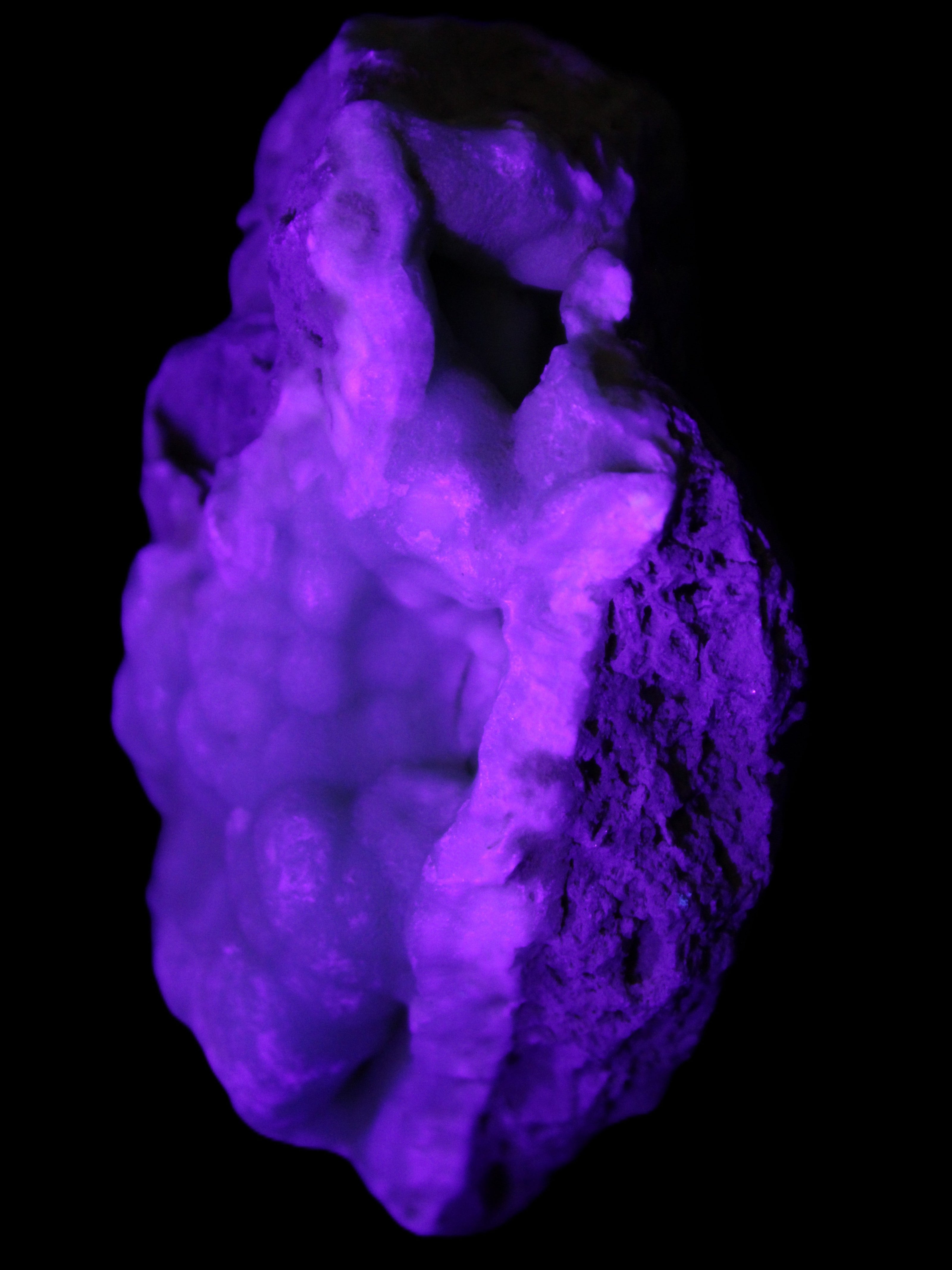 Blue Aragonite Caribbean Calcite specimen 101*40*79mm 223g in UV light - Rocks and Things Store