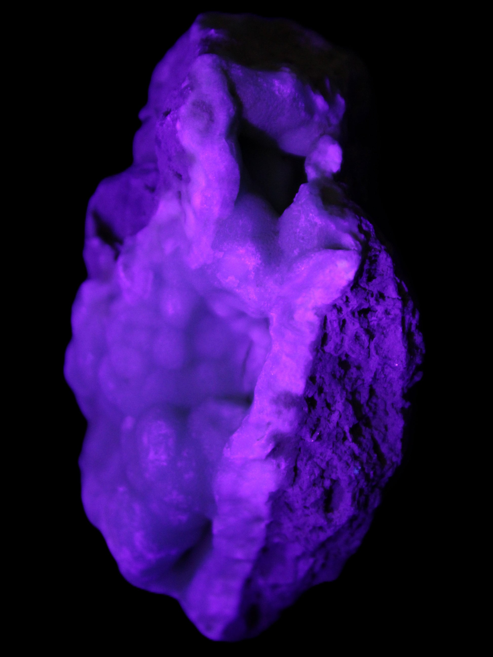 Blue Aragonite Caribbean Calcite specimen 101*40*79mm 223g in UV light - Rocks and Things Store