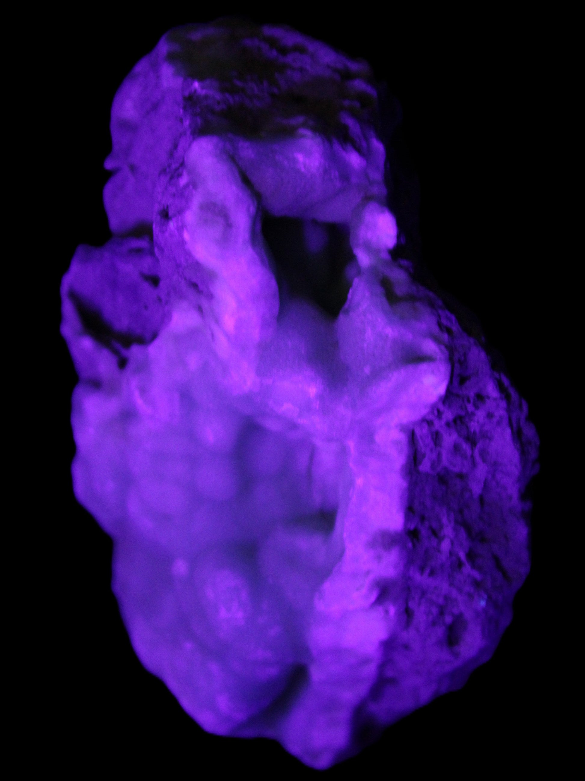 Blue Aragonite Caribbean Calcite specimen 101*40*79mm 223g in UV light - Rocks and Things Store