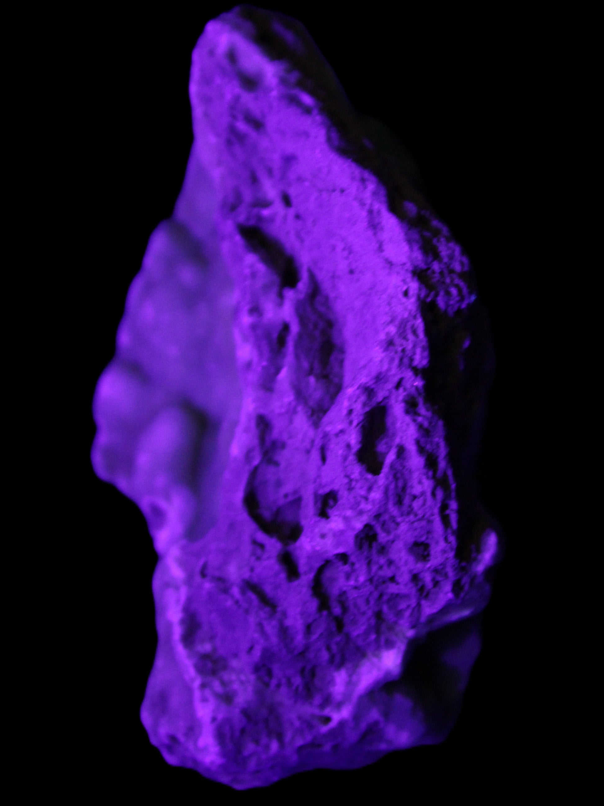Blue Aragonite Caribbean Calcite specimen 101*40*79mm 223g in UV light - Rocks and Things Store