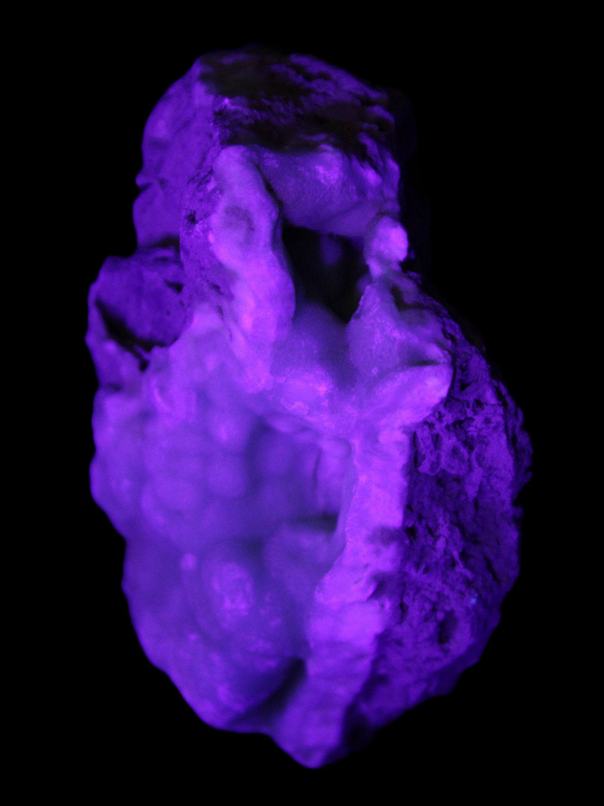 Blue Aragonite Caribbean Calcite specimen 101*40*79mm 223g in UV light - Rocks and Things Store