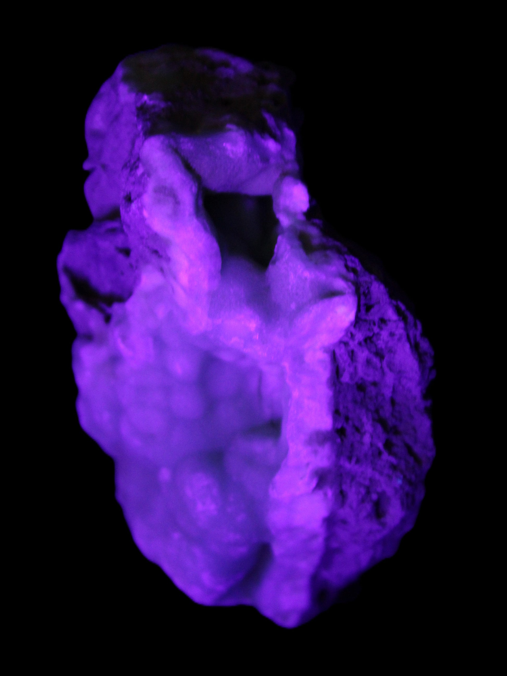 Blue Aragonite Caribbean Calcite specimen 101*40*79mm 223g in UV light - Rocks and Things Store