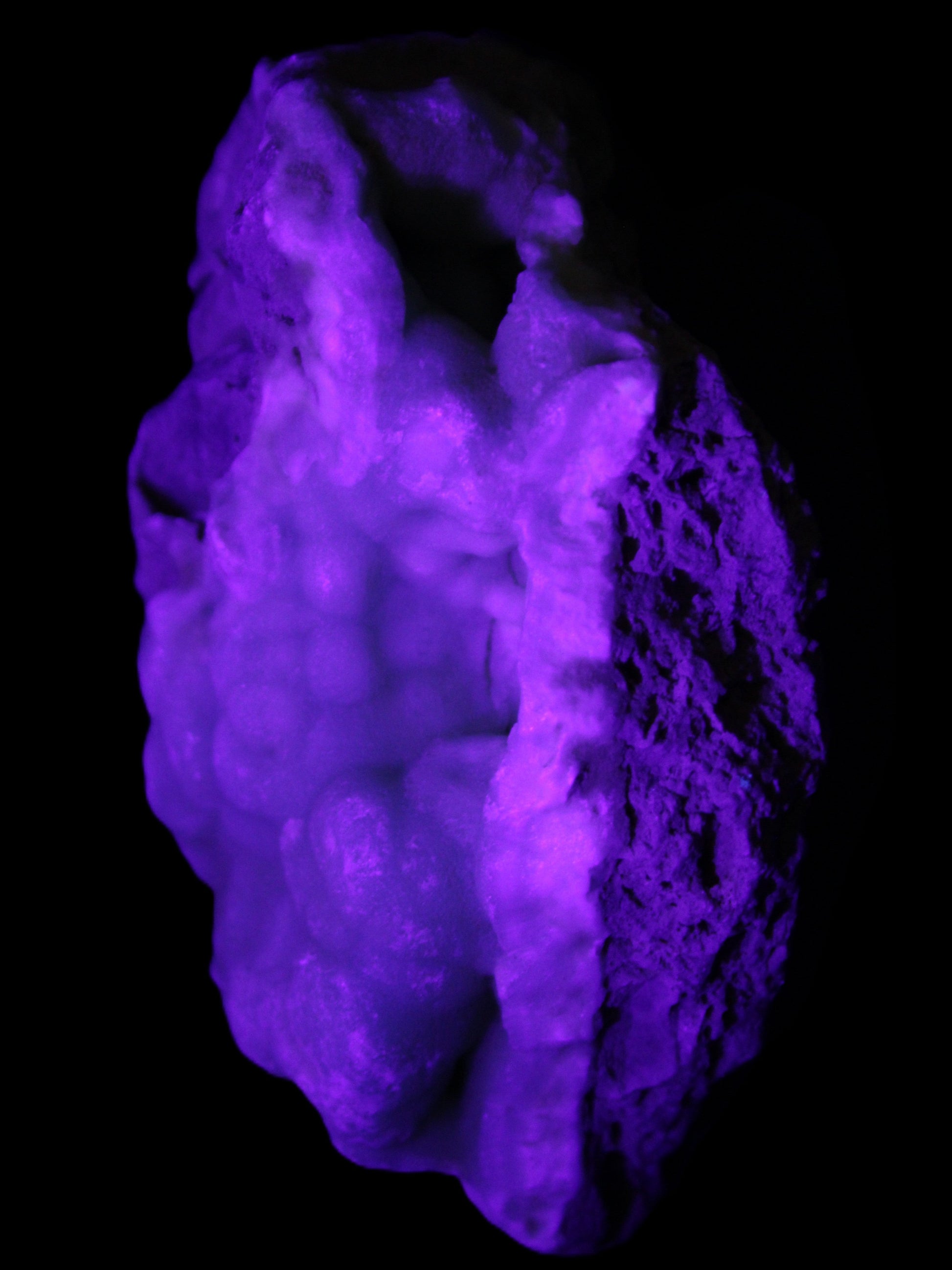 Blue Aragonite Caribbean Calcite specimen 101*40*79mm 223g in UV light - Rocks and Things Store
