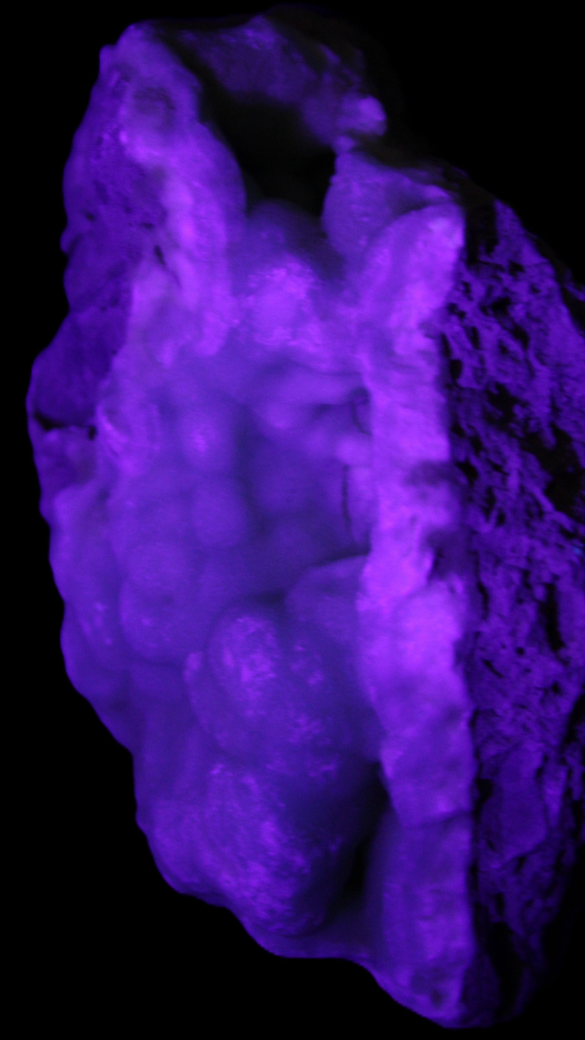 Blue Aragonite Caribbean Calcite specimen 101*40*79mm 223g in UV light - Rocks and Things Store