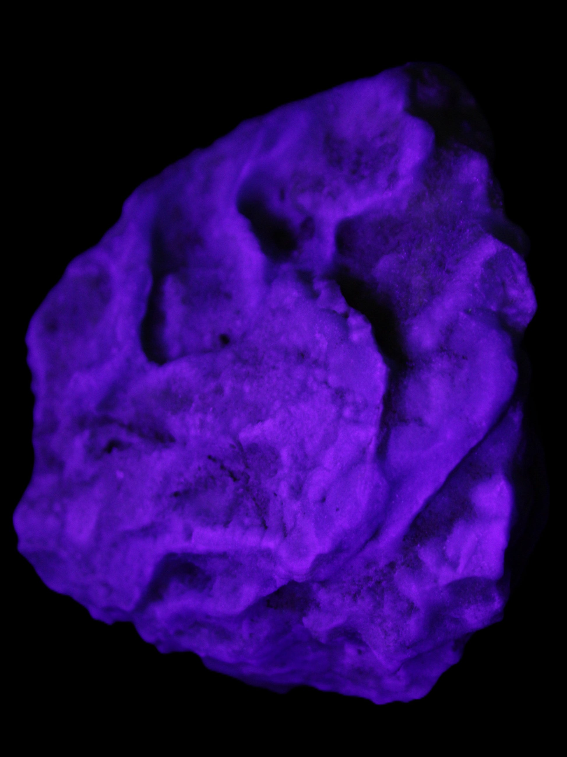 Blue Aragonite Caribbean Calcite specimen 97*53*85mm 395g in UV light - Rocks and Things Store