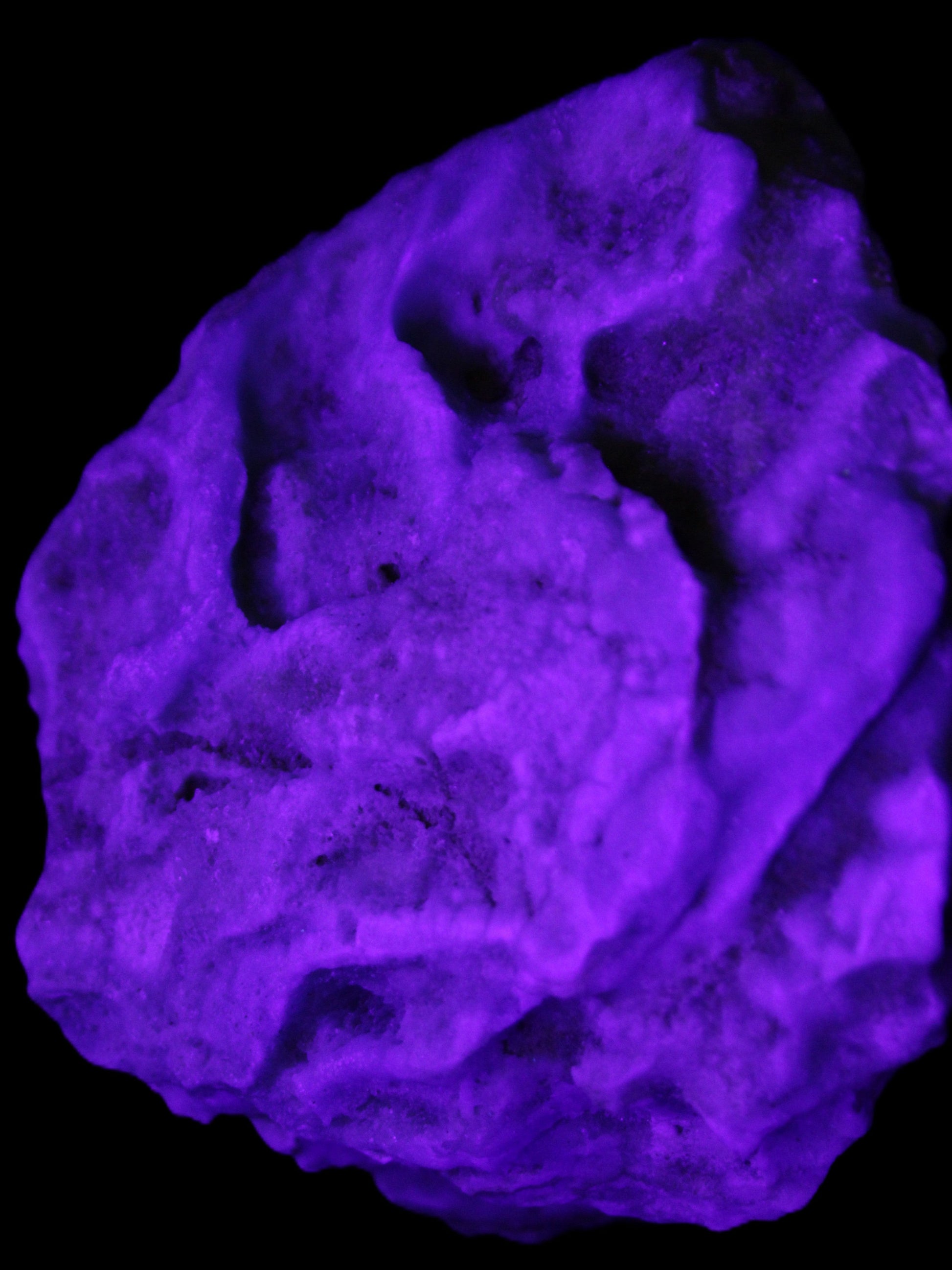 Blue Aragonite Caribbean Calcite specimen 97*53*85mm 395g in UV light - Rocks and Things Store