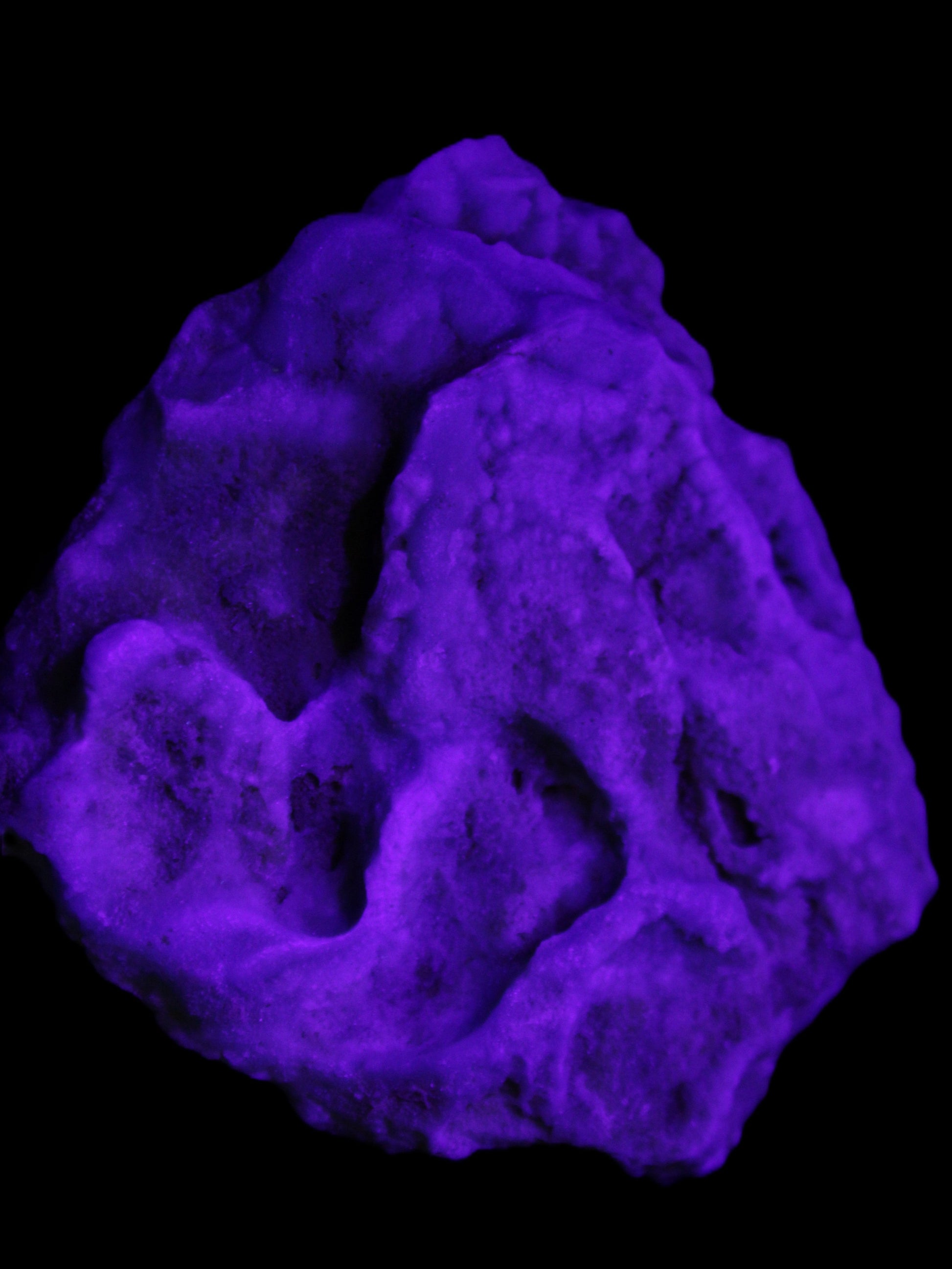 Blue Aragonite Caribbean Calcite specimen 97*53*85mm 395g in UV light - Rocks and Things Store