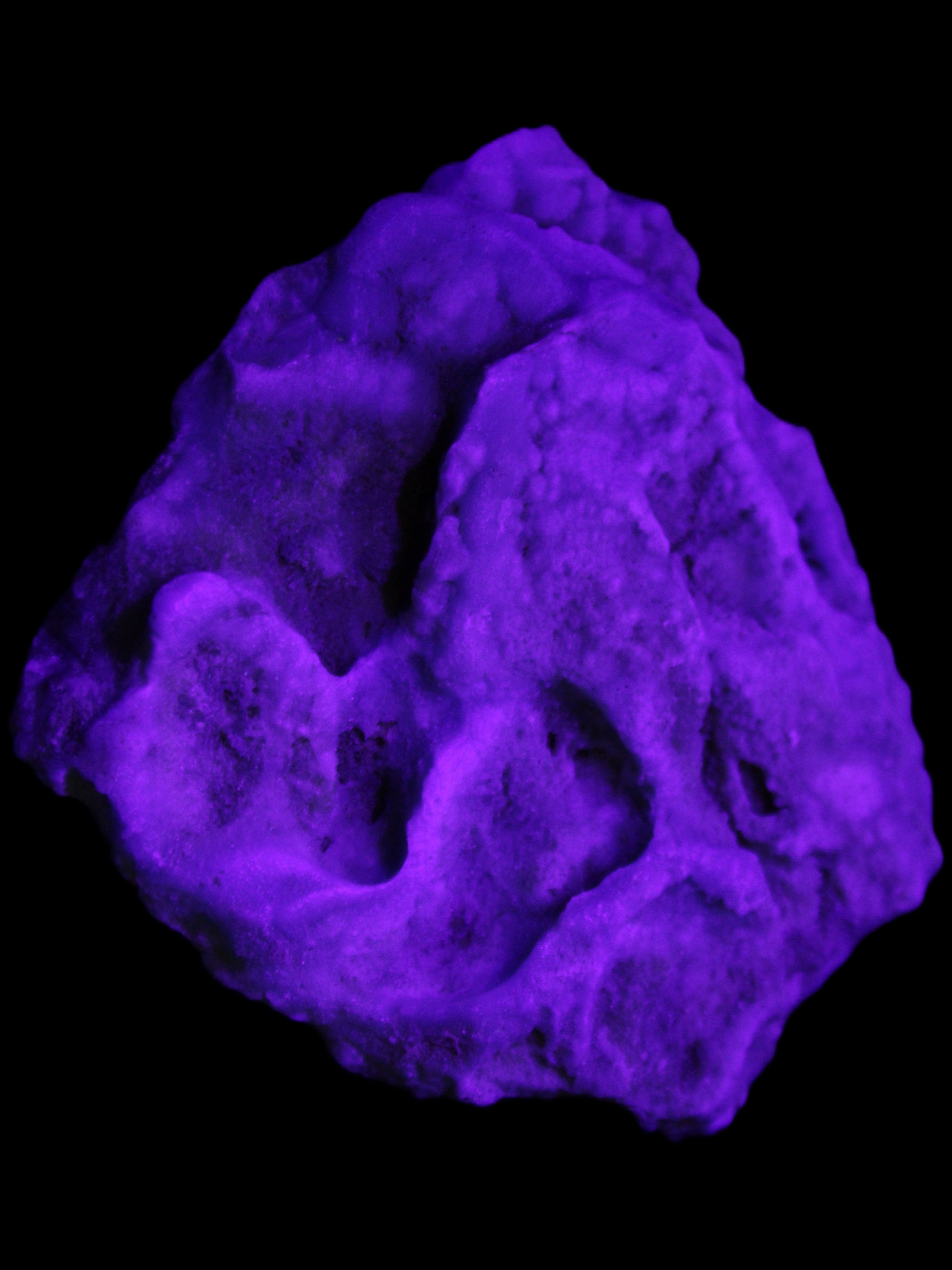 Blue Aragonite Caribbean Calcite specimen 97*53*85mm 395g in UV light - Rocks and Things Store