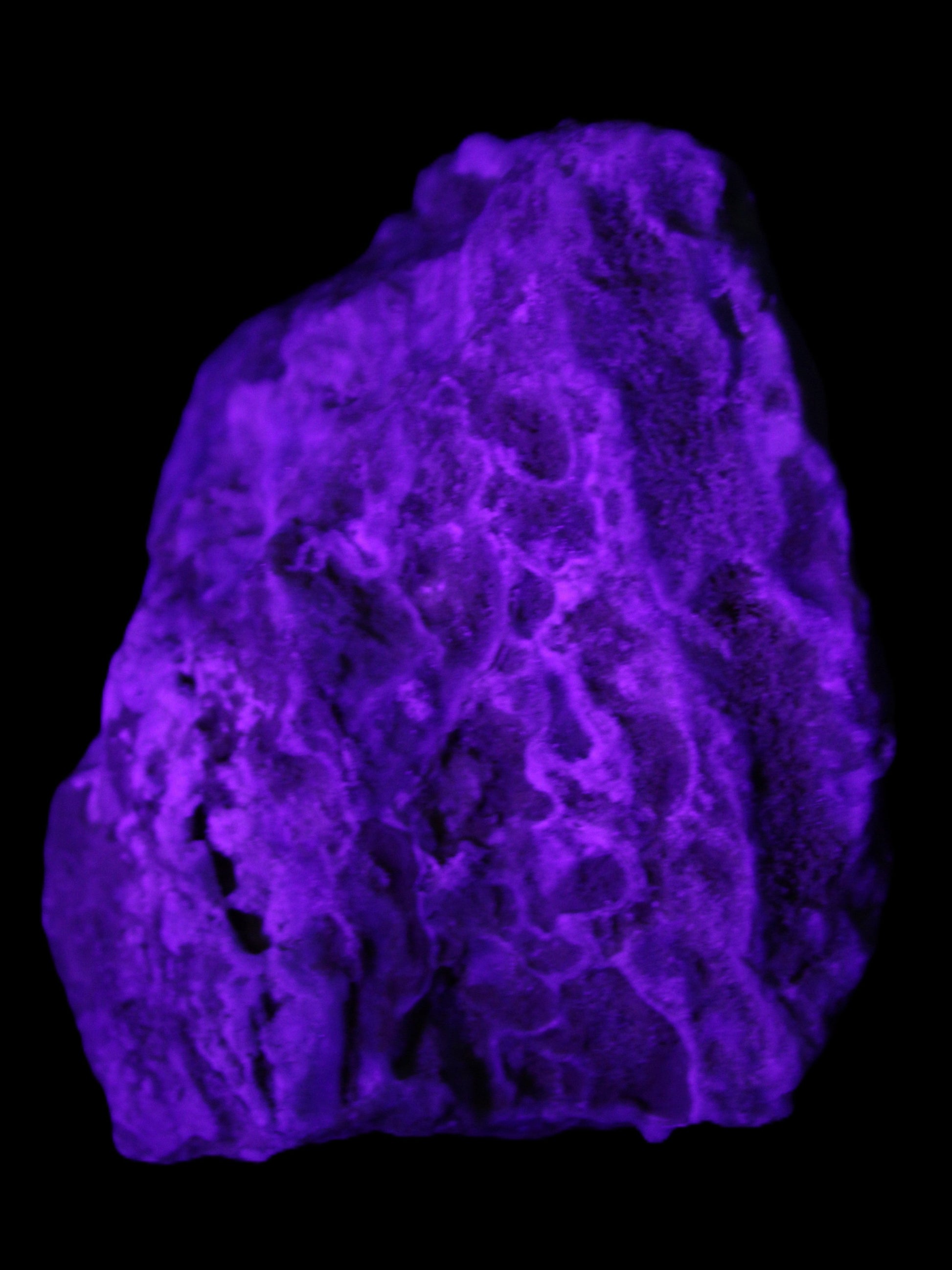 Blue Aragonite Caribbean Calcite specimen 97*53*85mm 395g in UV light - Rocks and Things Store