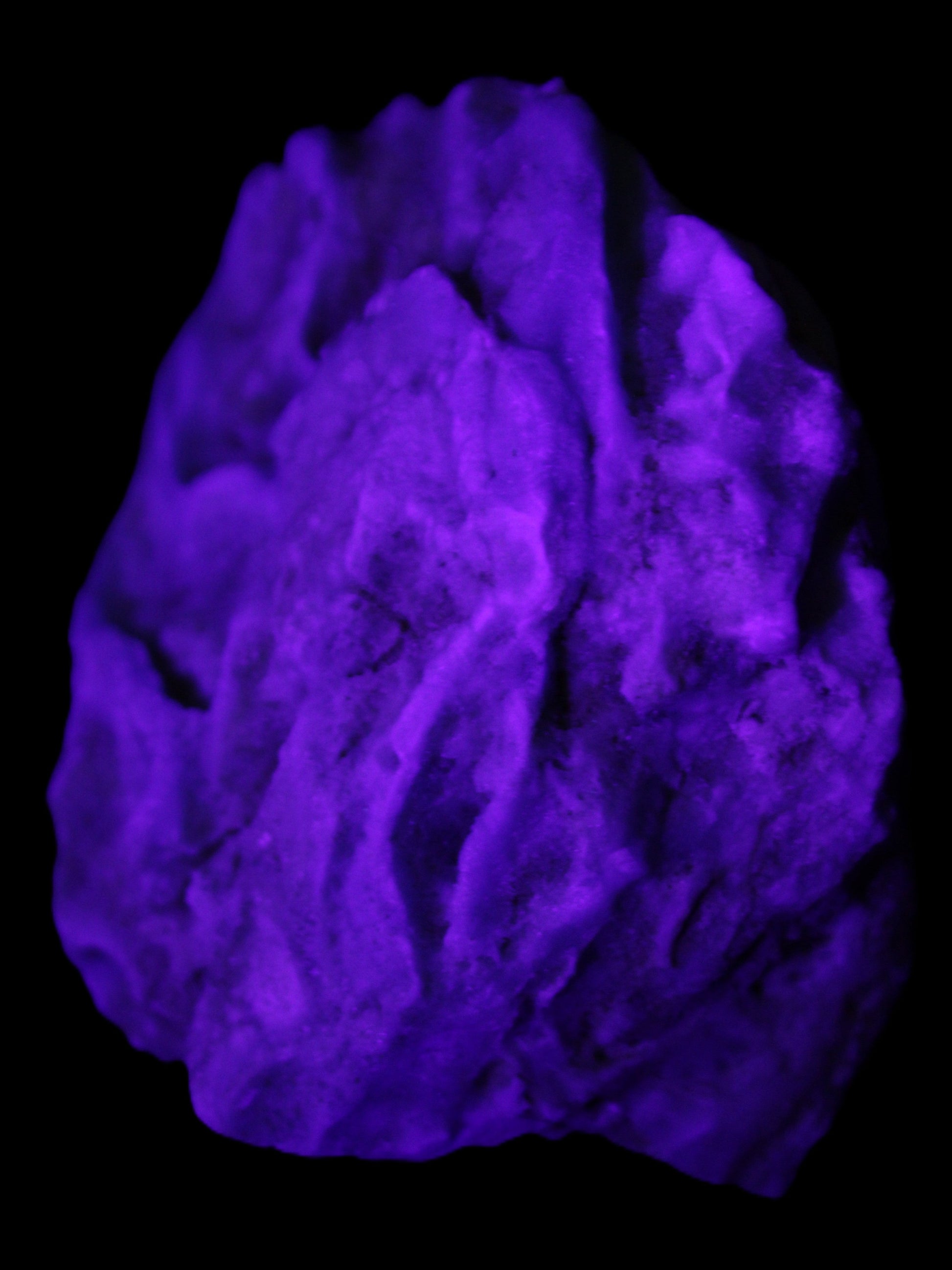 Blue Aragonite Caribbean Calcite specimen 97*53*85mm 395g in UV light - Rocks and Things Store