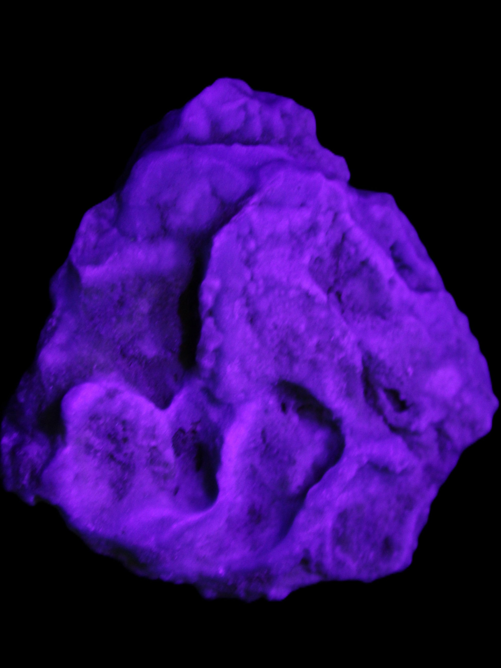 Blue Aragonite Caribbean Calcite specimen 97*53*85mm 395g in UV light - Rocks and Things Store