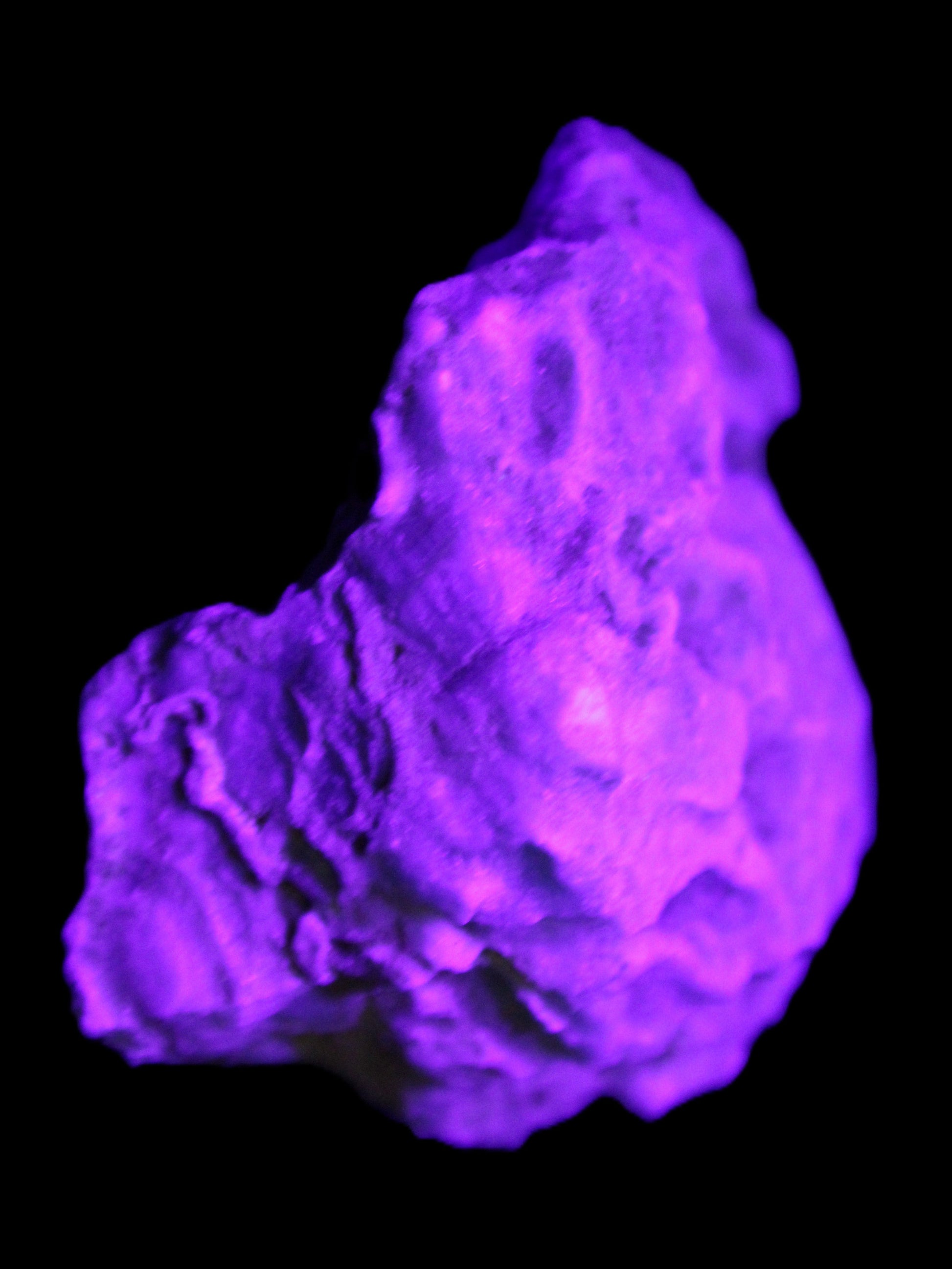 Blue Aragonite Caribbean Calcite specimen 97*53*85mm 395g in UV light - Rocks and Things Store