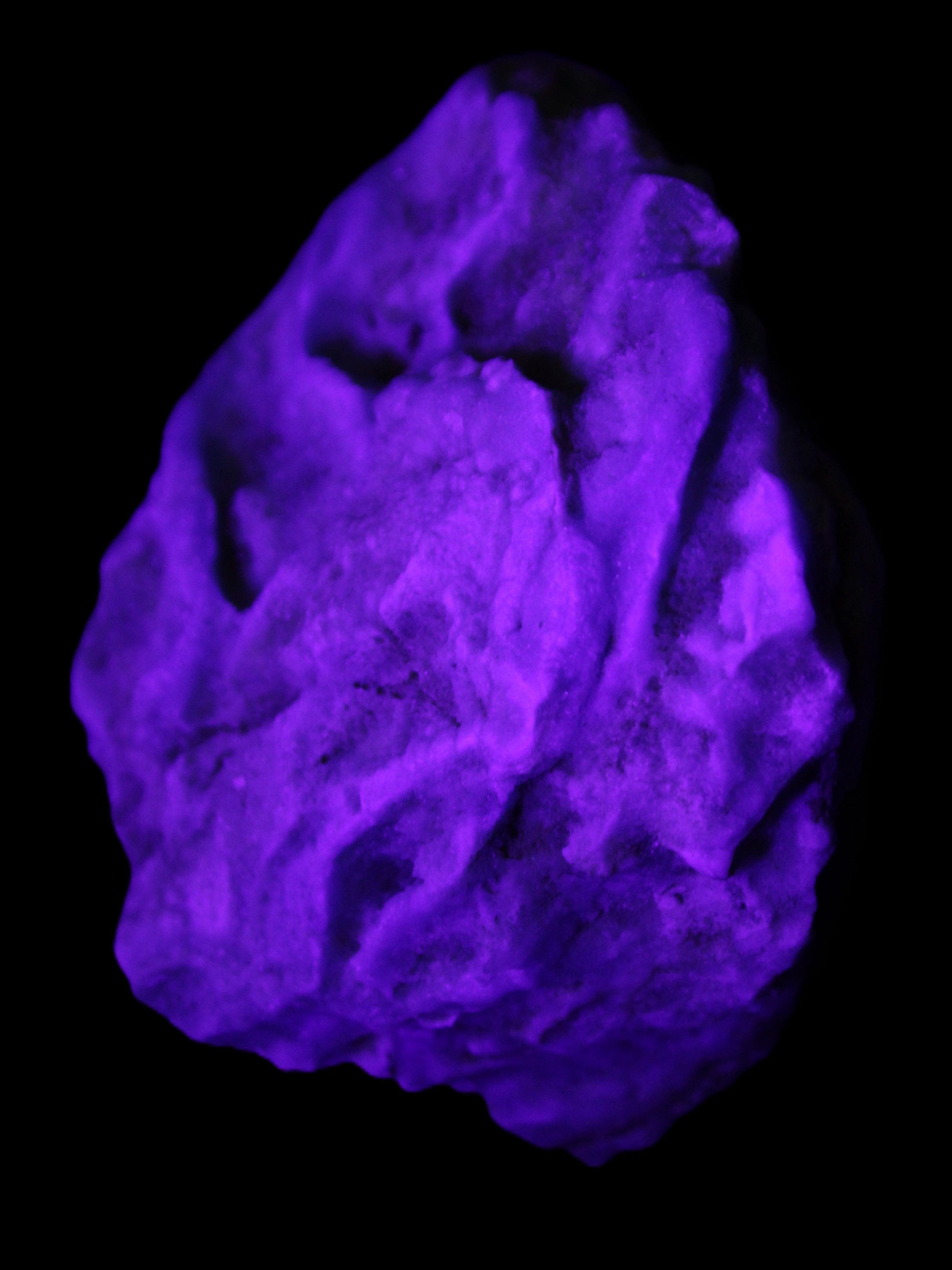 Blue Aragonite Caribbean Calcite specimen 97*53*85mm 395g in UV light - Rocks and Things Store