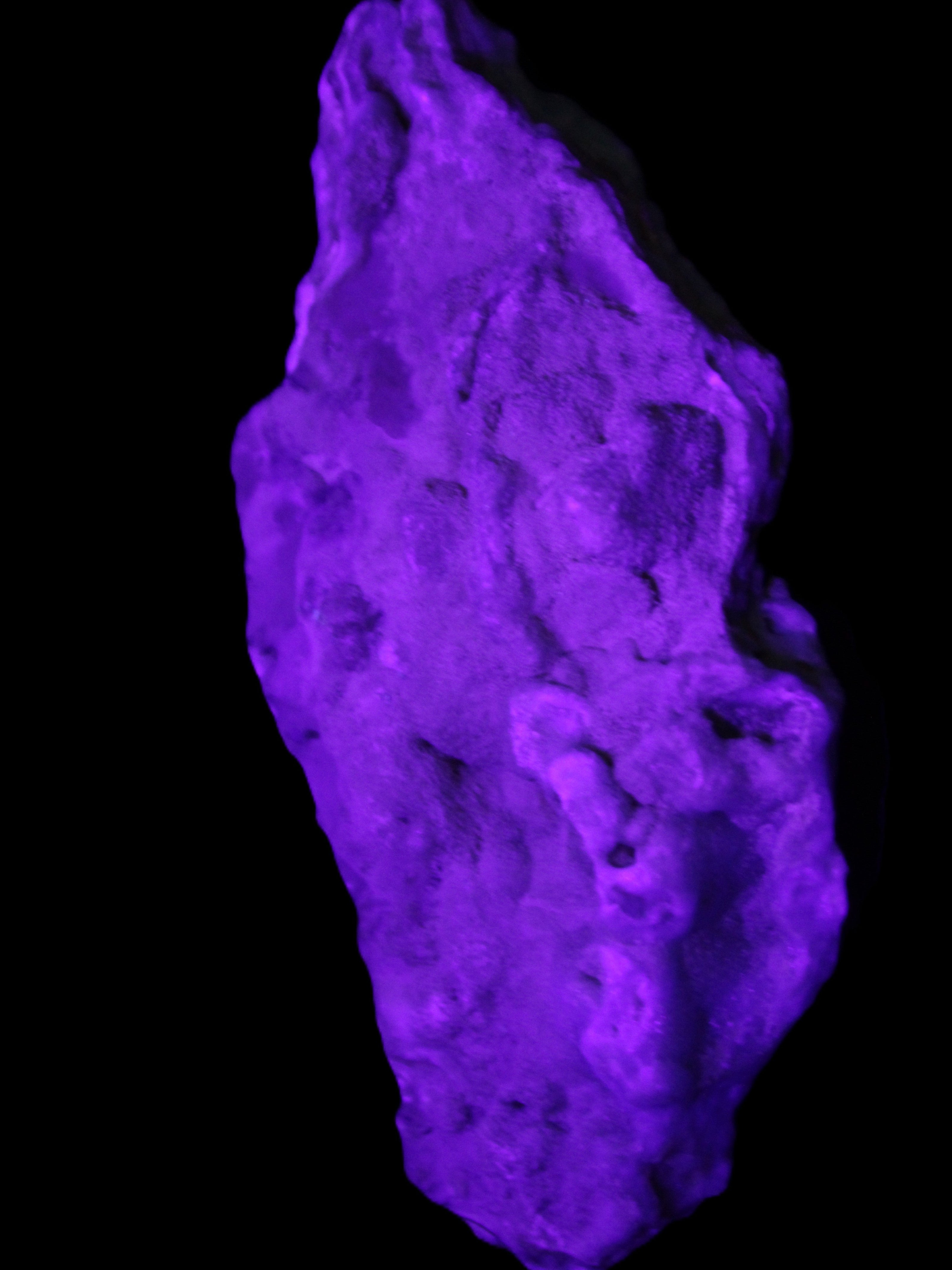 Blue Aragonite specimen 116*22*55mm 146g in UV light - Rocks and Things Store