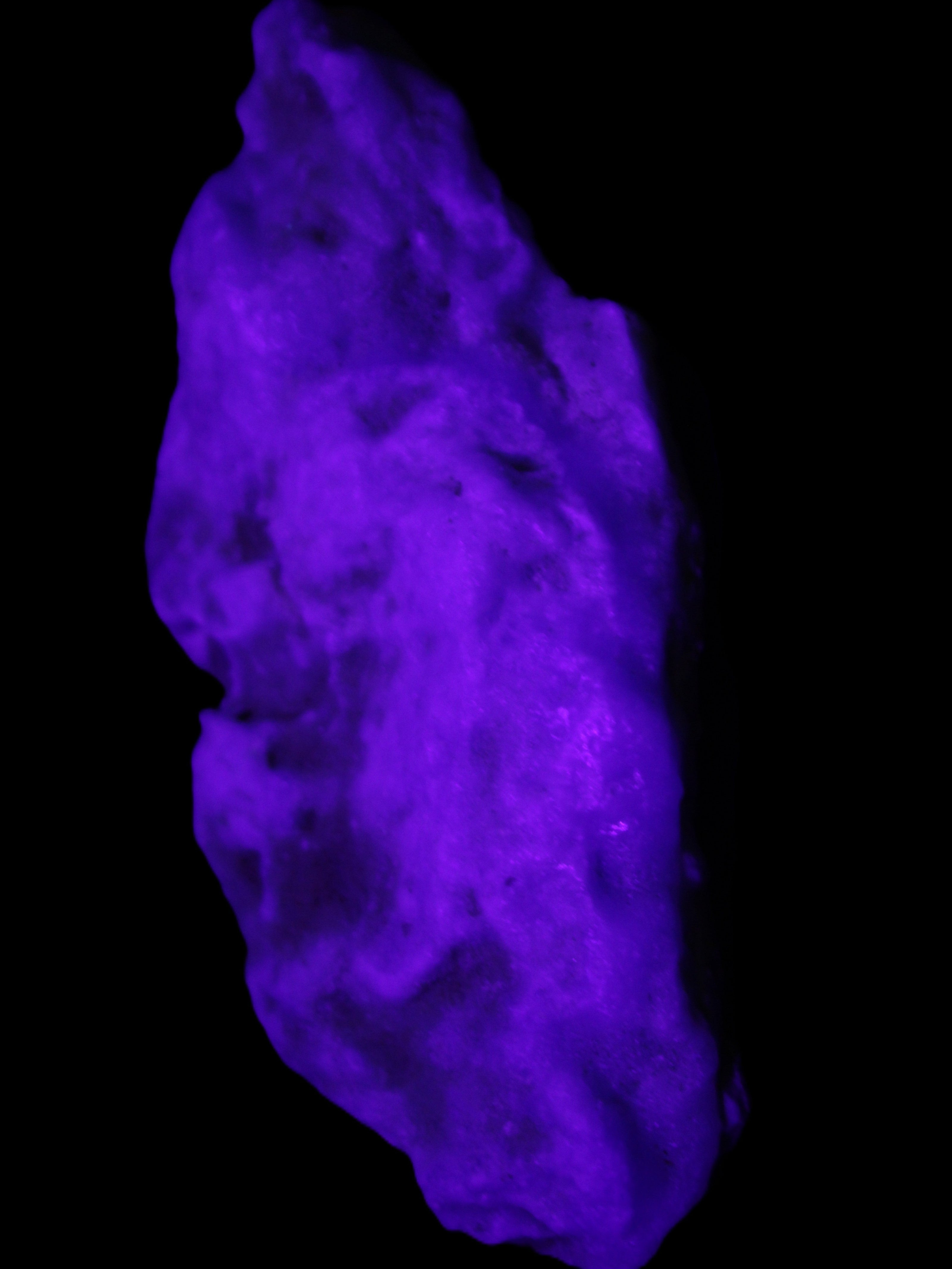 Blue Aragonite specimen 116*22*55mm 146g in UV light - Rocks and Things Store