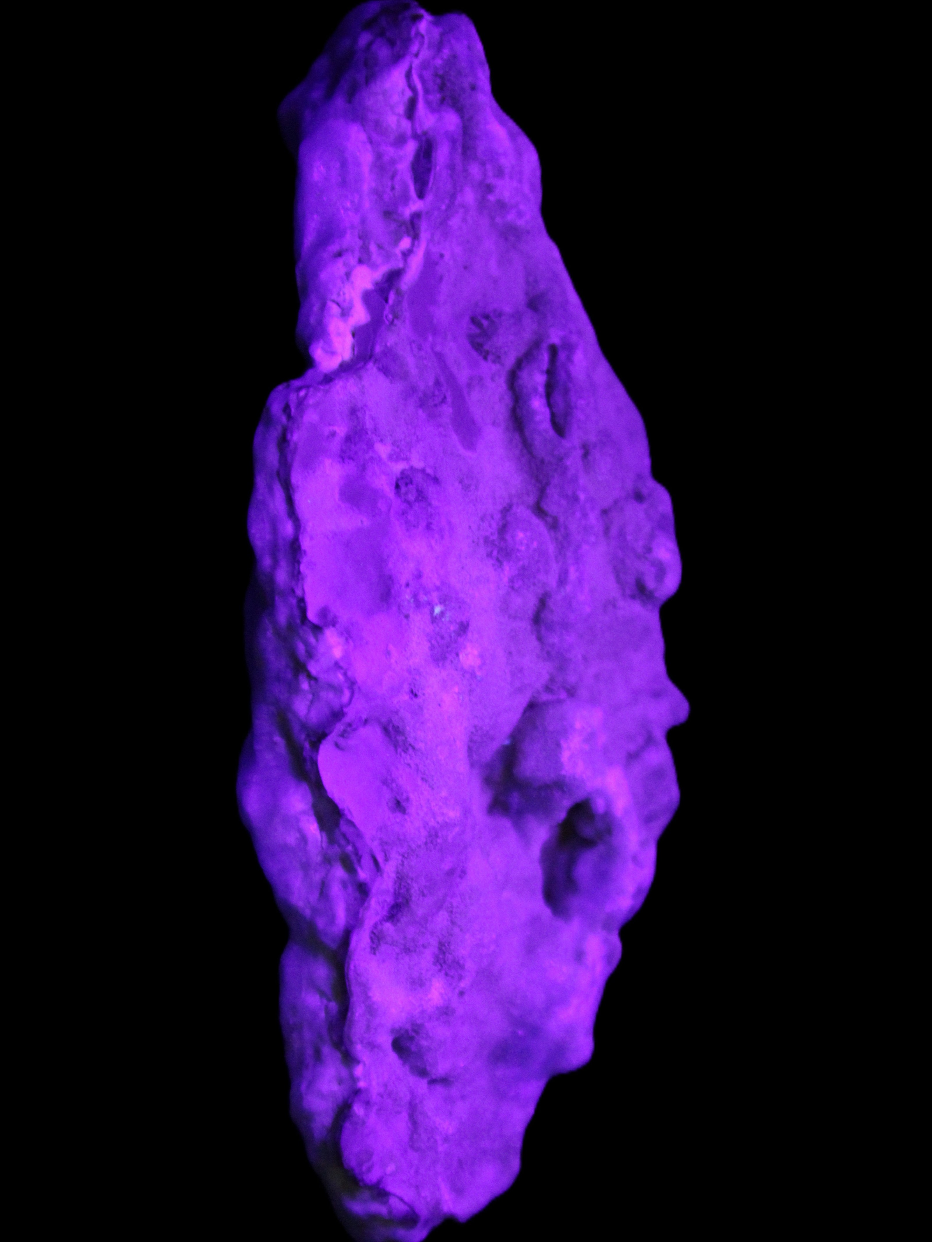 Blue Aragonite specimen 116*22*55mm 146g in UV light - Rocks and Things Store