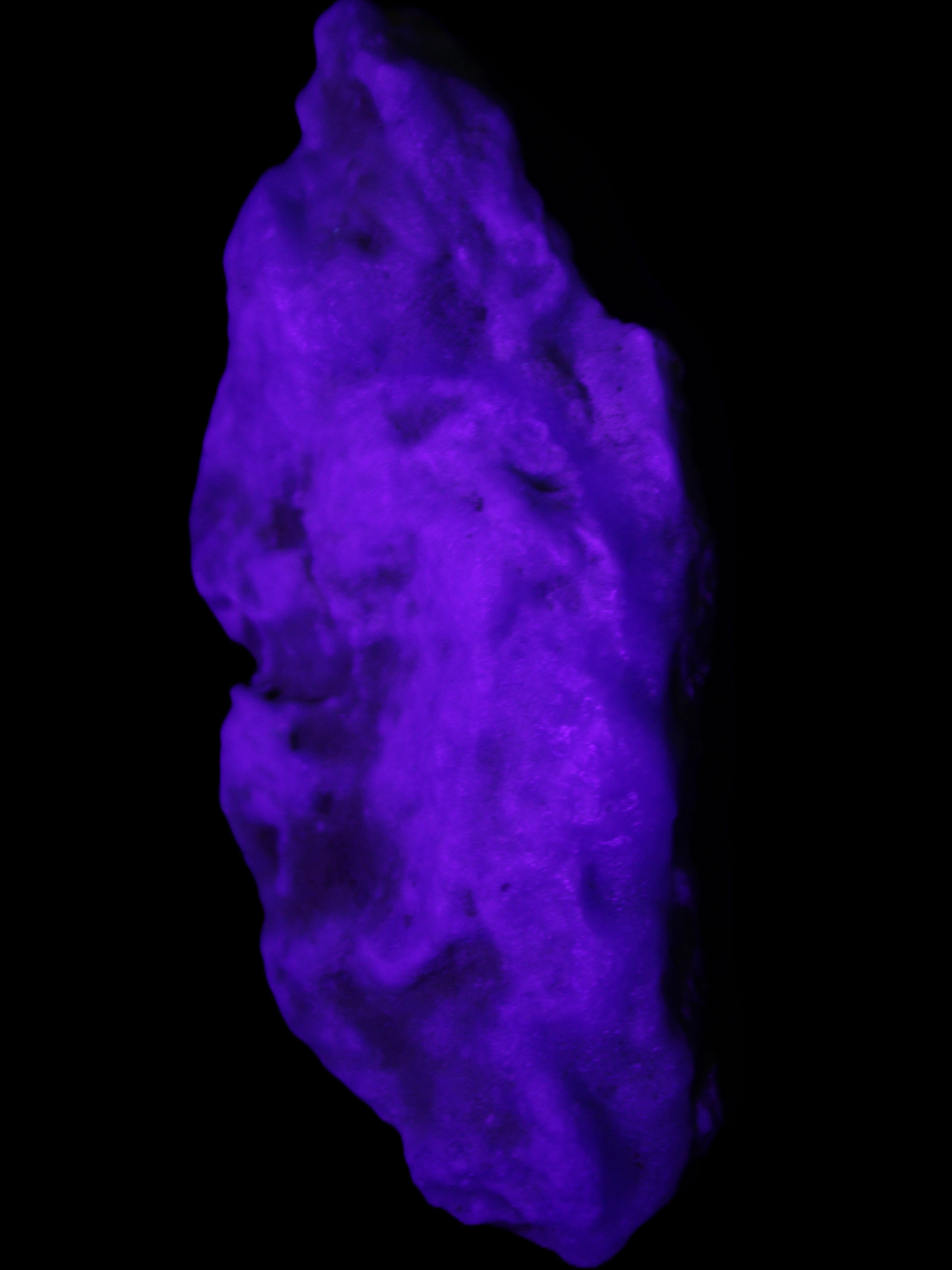 Blue Aragonite specimen 116*22*55mm 146g in UV light - Rocks and Things Store