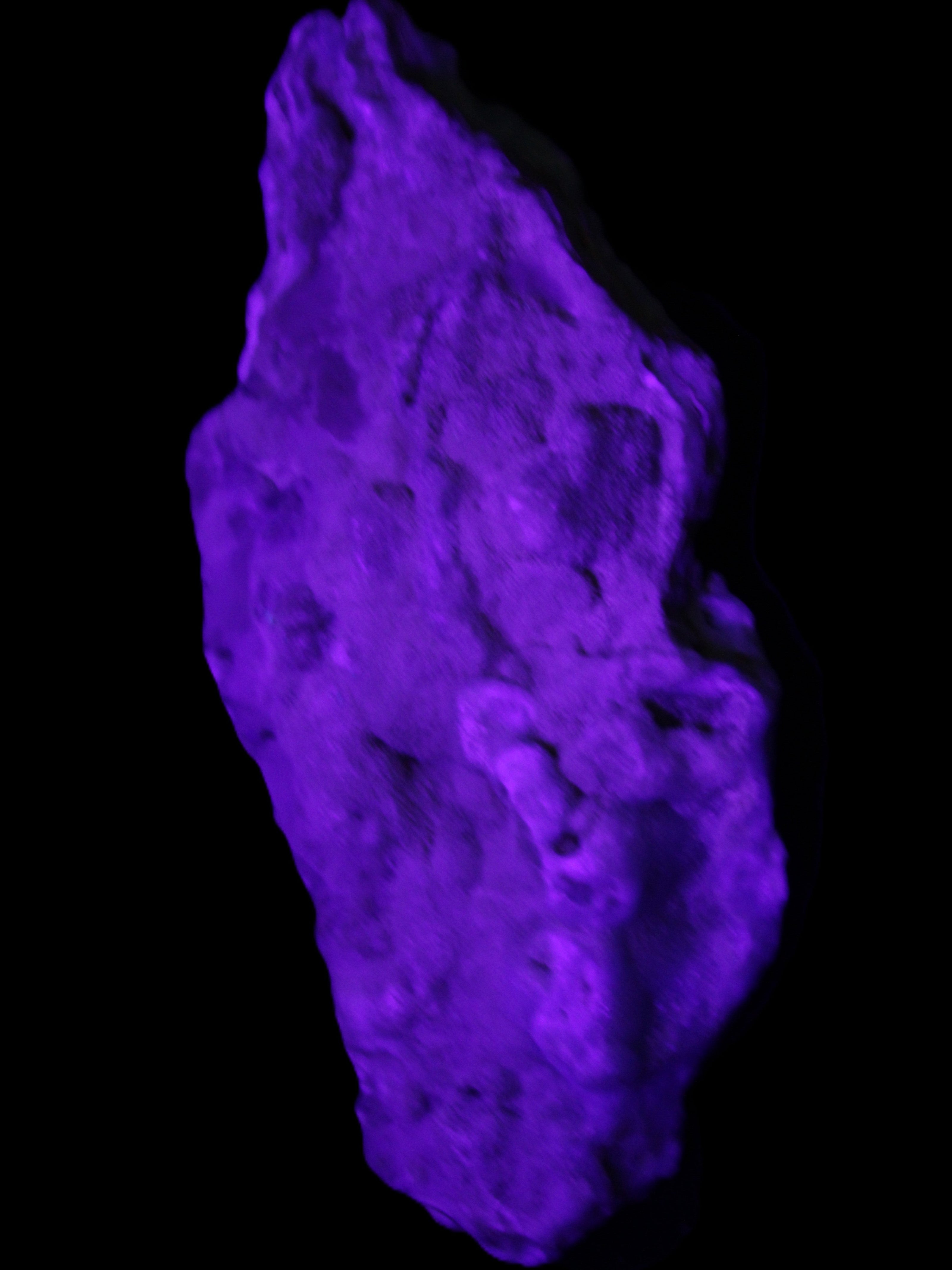 Blue Aragonite specimen 116*22*55mm 146g in UV light - Rocks and Things Store