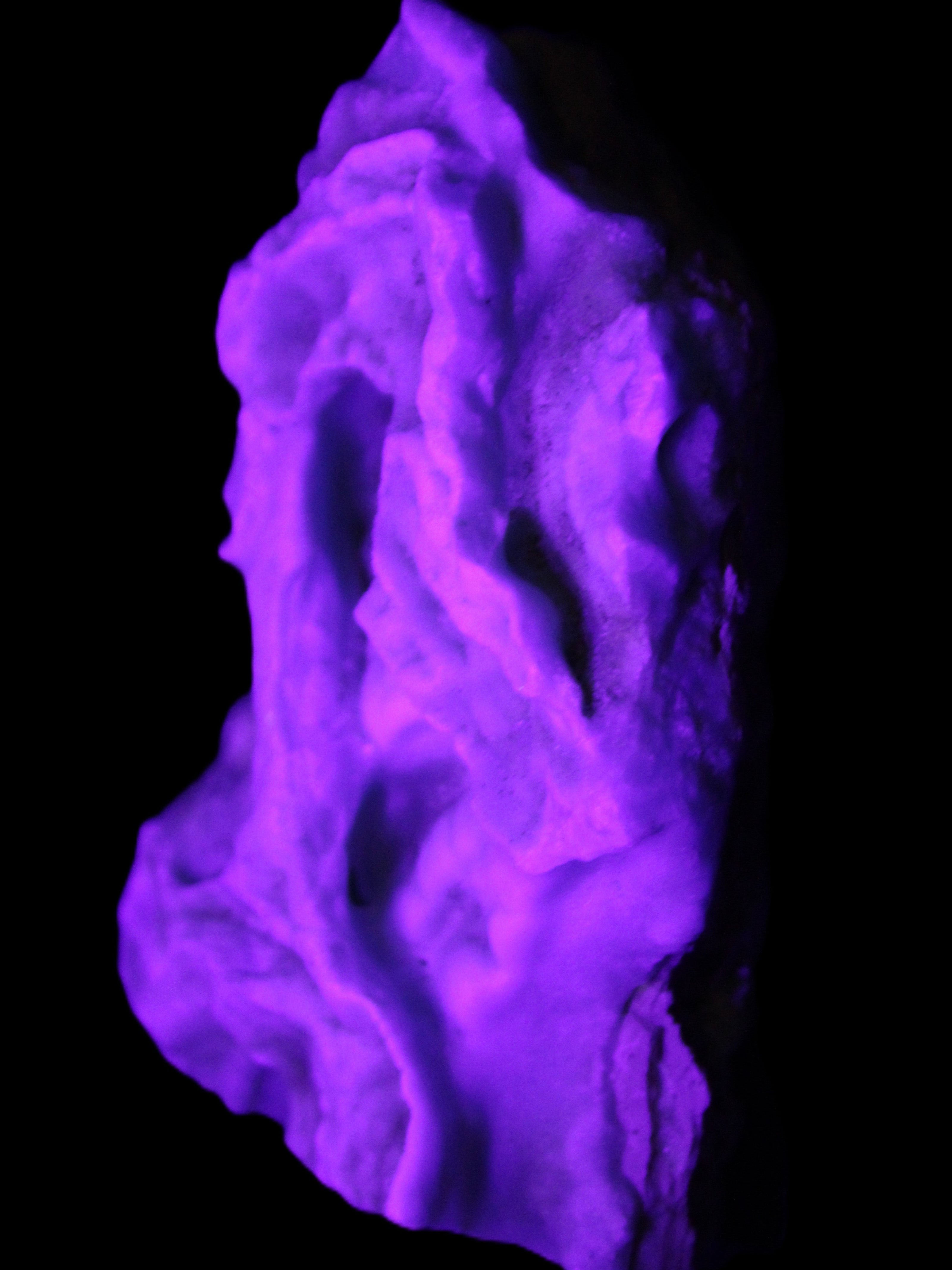 Blue Aragonite specimen 102*21*70mm 185g in UV light - Rocks and Things Store