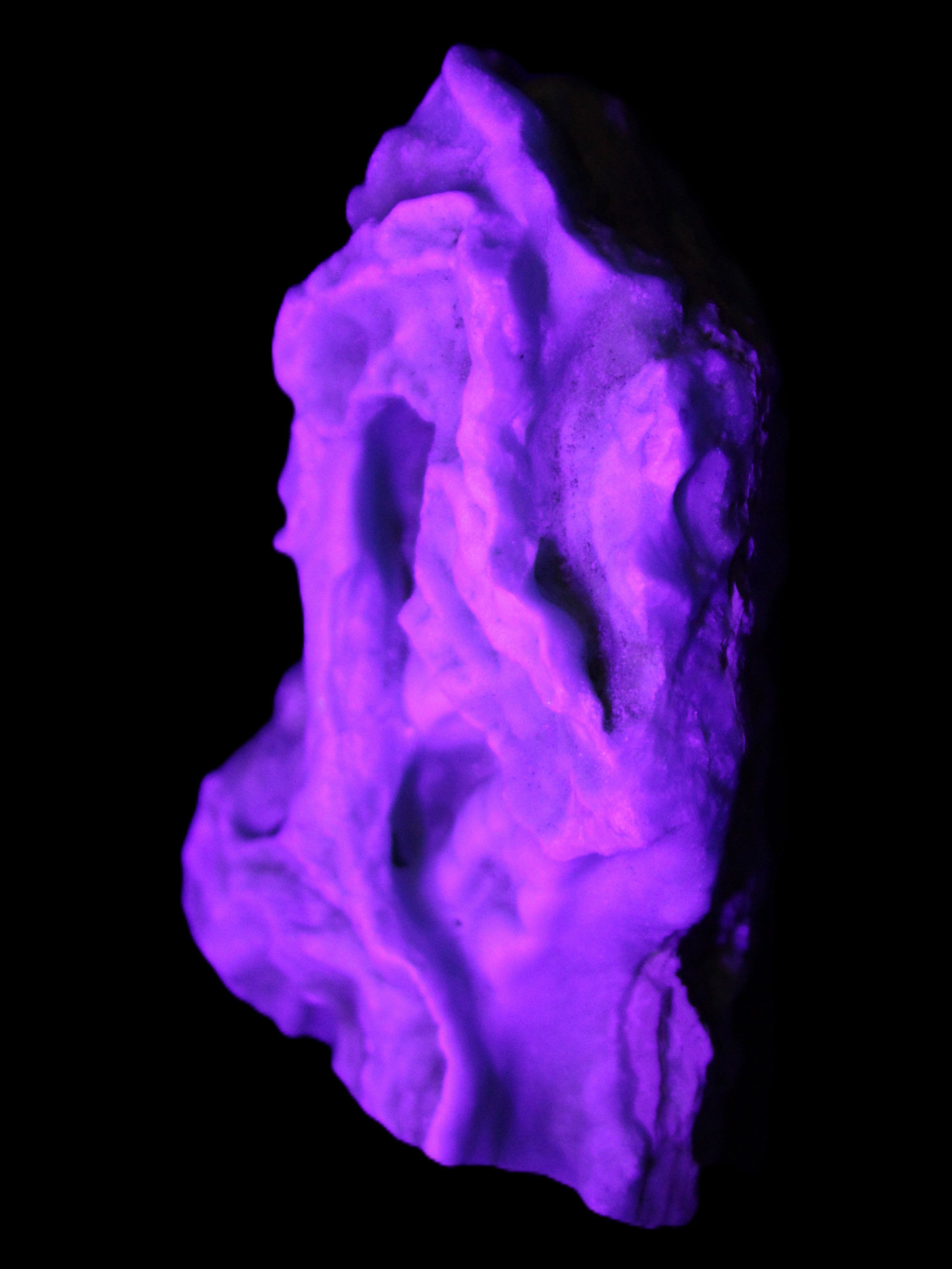 Blue Aragonite specimen 102*21*70mm 185g in UV light - Rocks and Things Store