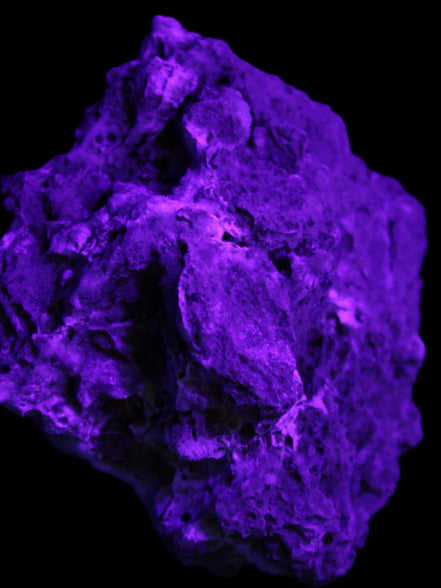 Blue Aragonite Caribbean Calcite specimen 95*55*93mm 343g in UV light - Rocks and Things Store