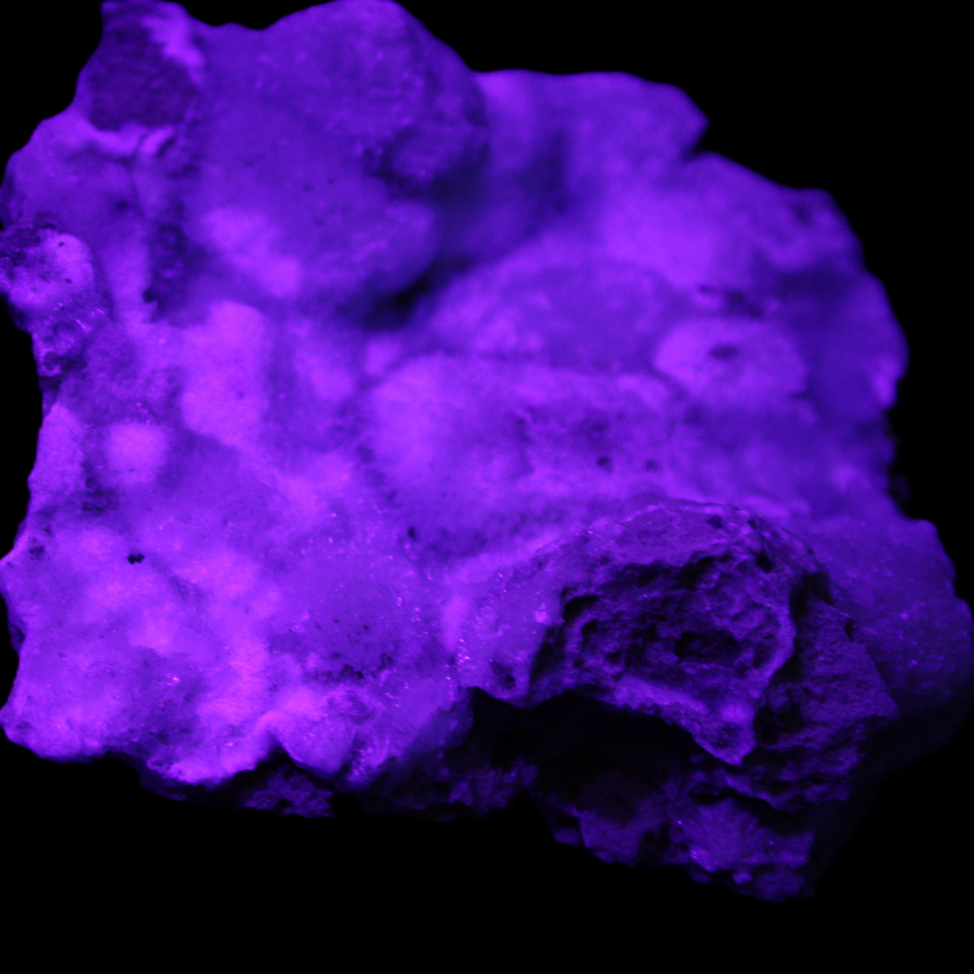 Blue Aragonite Caribbean Calcite specimen 95*55*93mm 343g in UV light - Rocks and Things Store