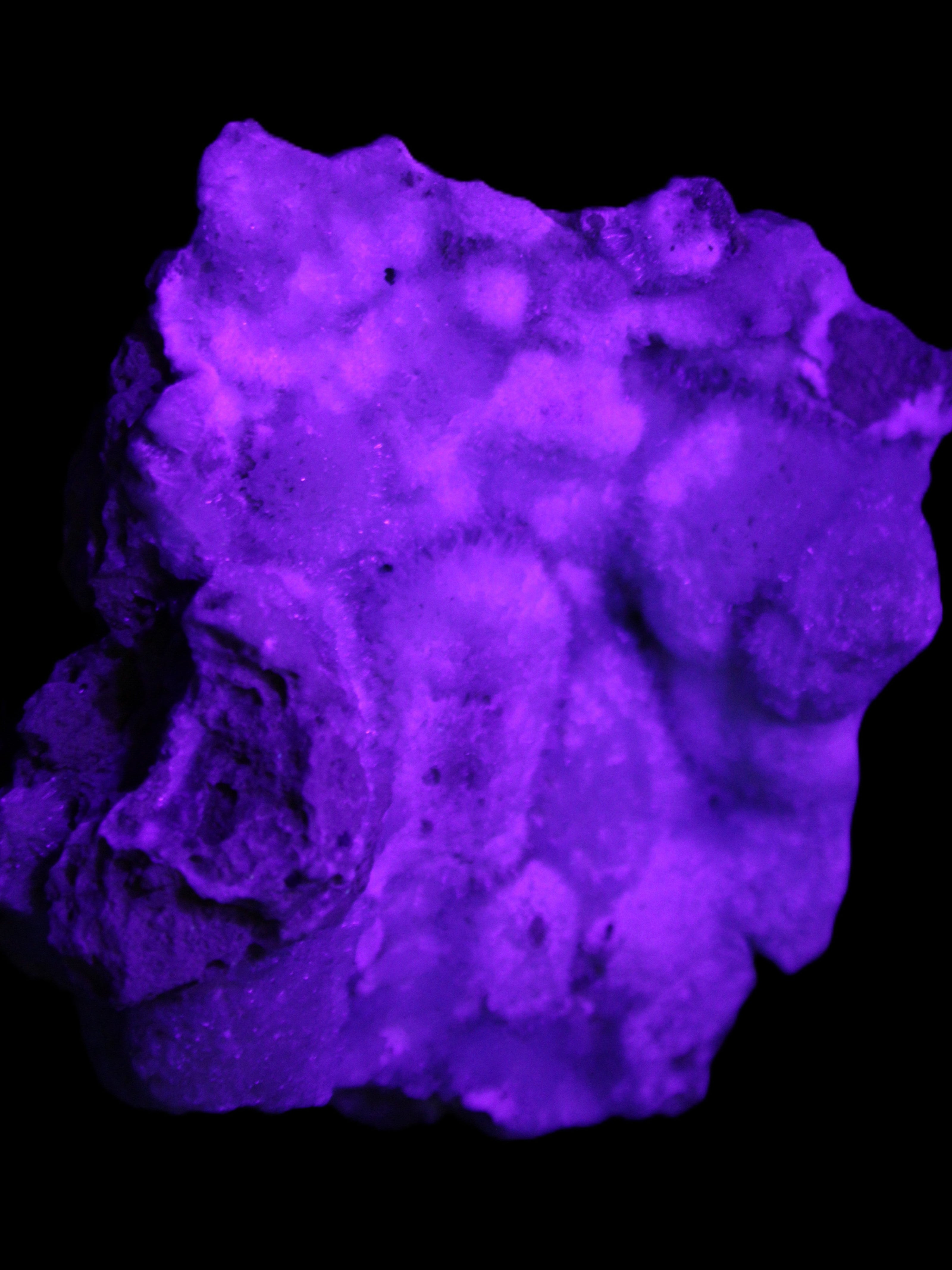 Blue Aragonite Caribbean Calcite specimen 95*55*93mm 343g in UV light - Rocks and Things Store