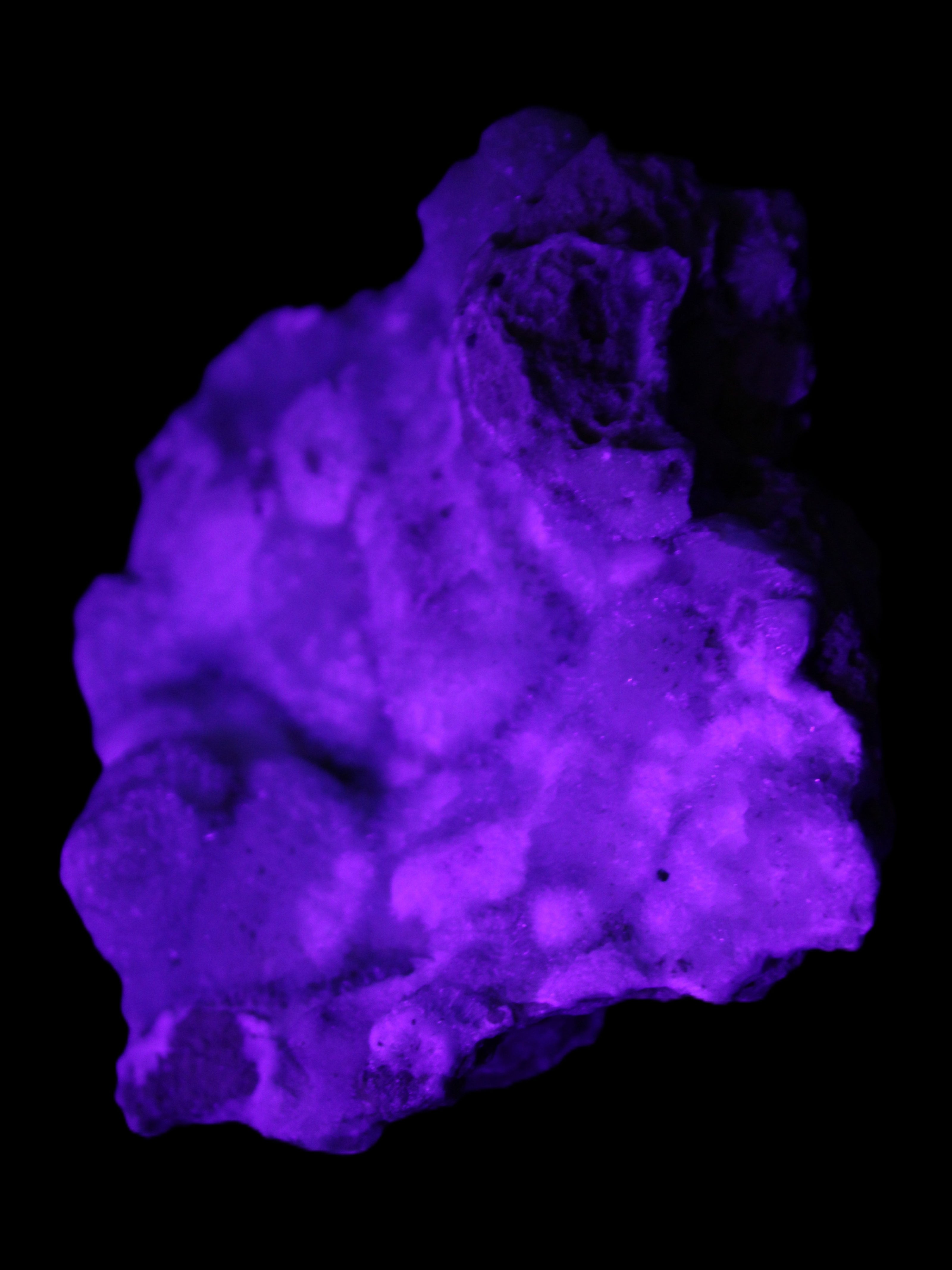 Blue Aragonite Caribbean Calcite specimen 95*55*93mm 343g in UV light - Rocks and Things Store