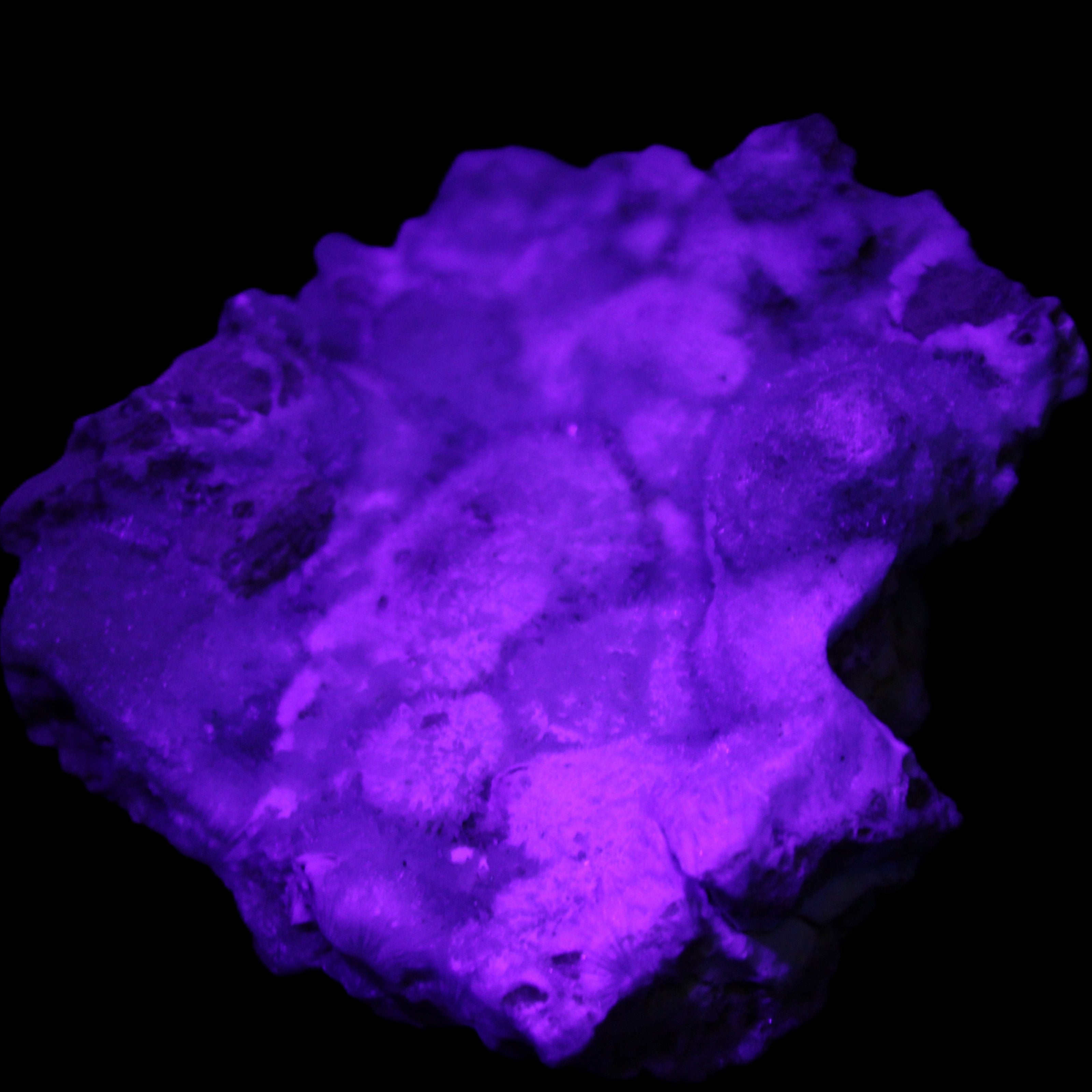 Blue Aragonite Caribbean Calcite specimen 95*55*93mm 343g in UV light - Rocks and Things Store