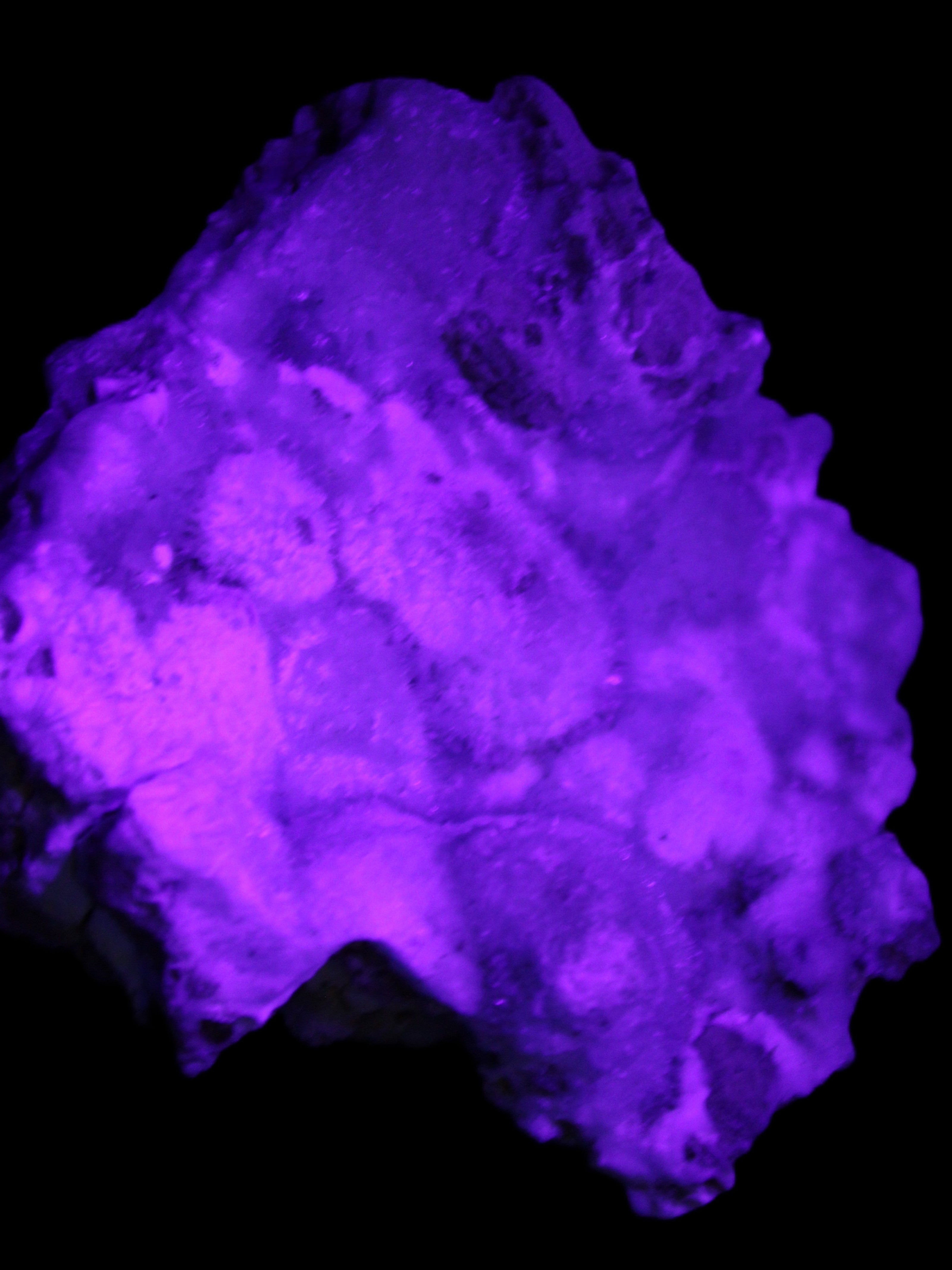 Blue Aragonite Caribbean Calcite specimen 95*55*93mm 343g in UV light - Rocks and Things Store
