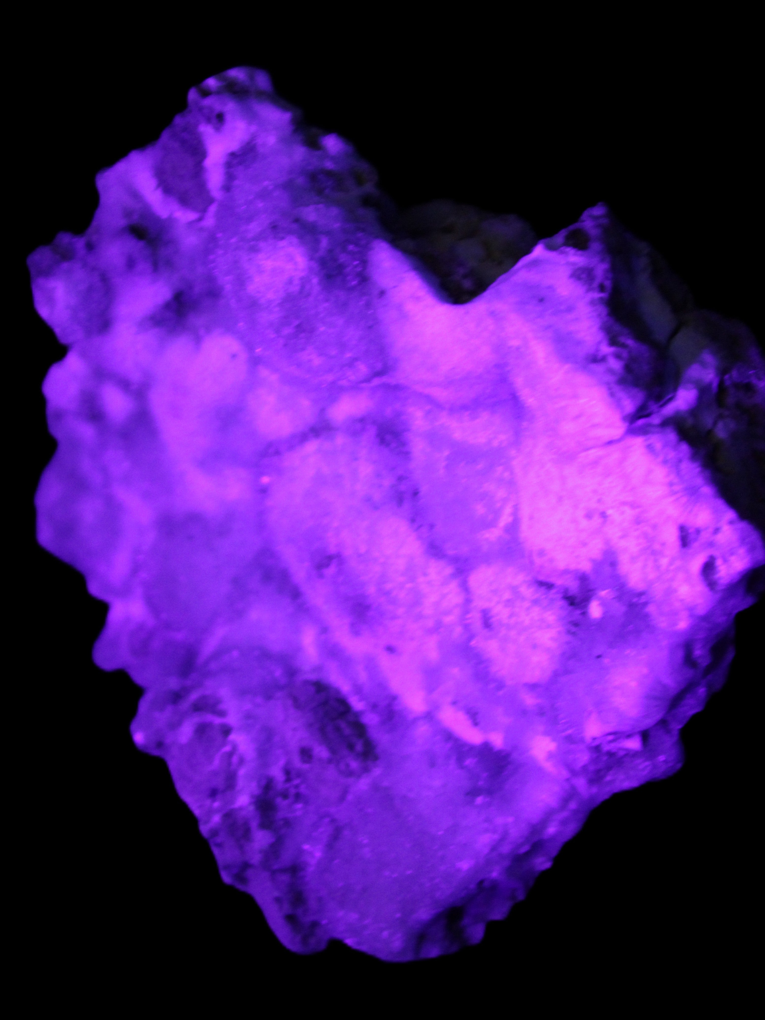 Blue Aragonite Caribbean Calcite specimen 95*55*93mm 343g in UV light - Rocks and Things Store