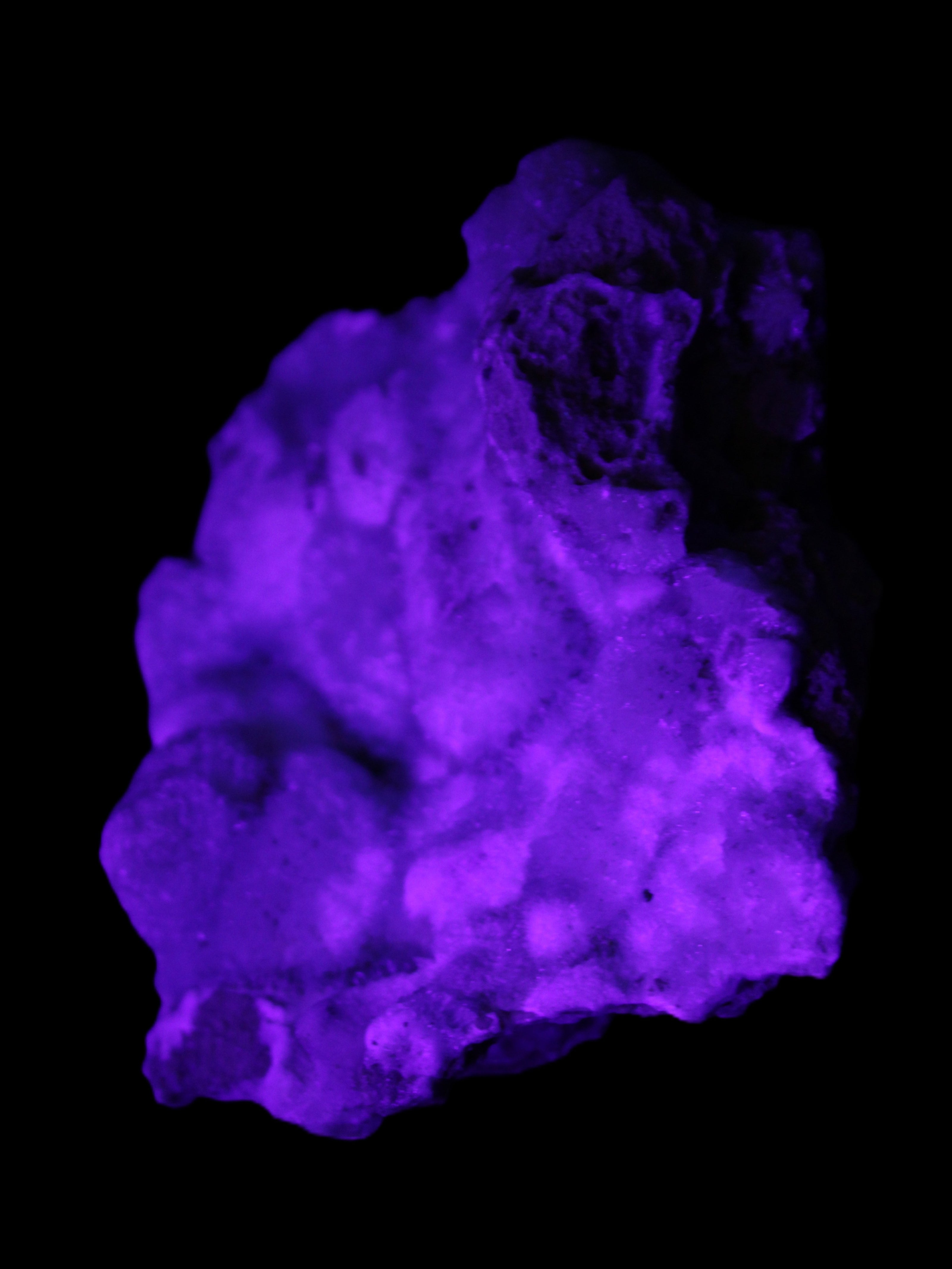 Blue Aragonite Caribbean Calcite specimen 95*55*93mm 343g in UV light - Rocks and Things Store