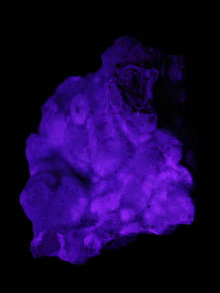 Blue Aragonite Caribbean Calcite specimen 95*55*93mm 343g in UV light - Rocks and Things Store