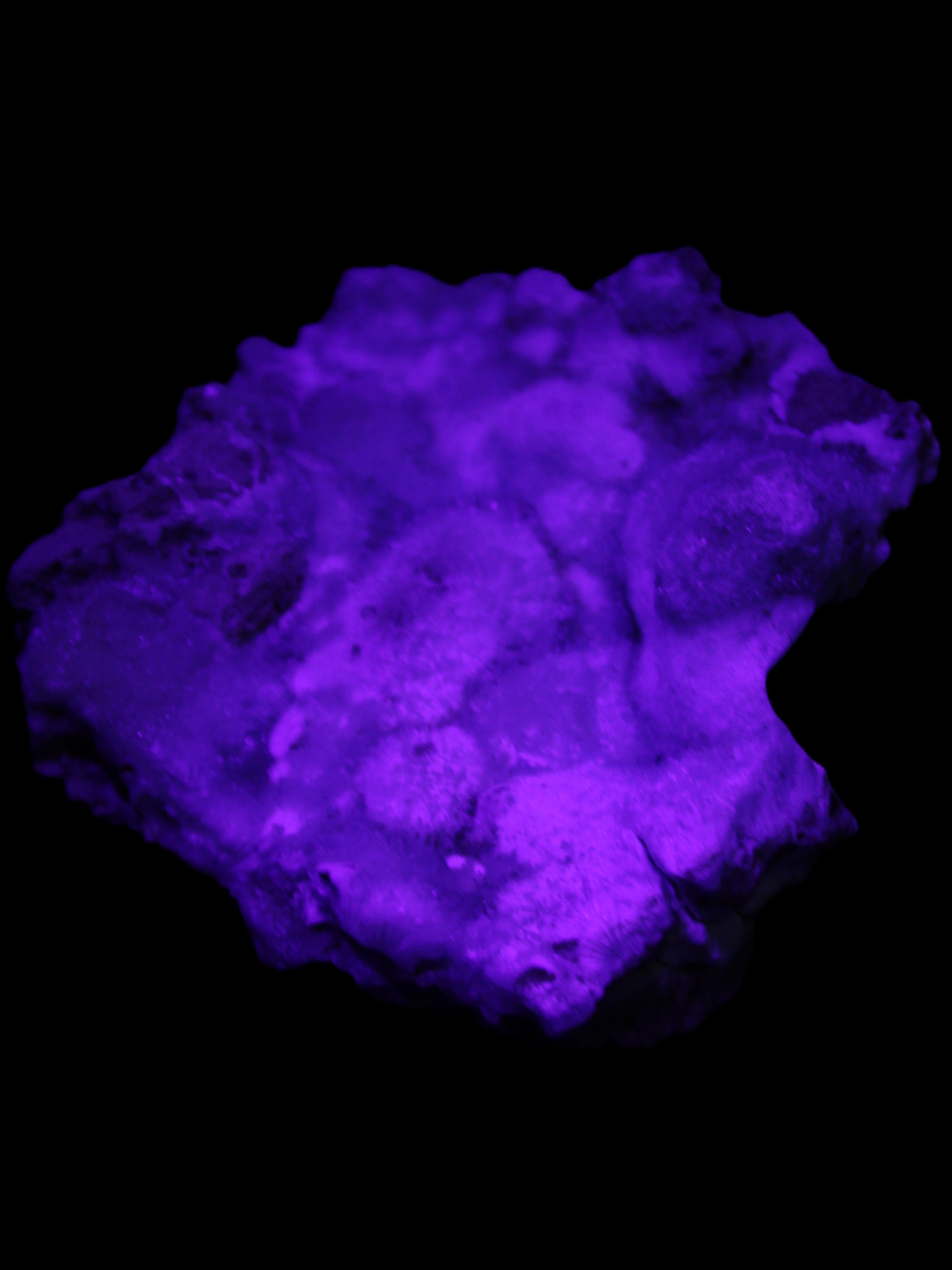 Blue Aragonite Caribbean Calcite specimen 95*55*93mm 343g in UV light - Rocks and Things Store