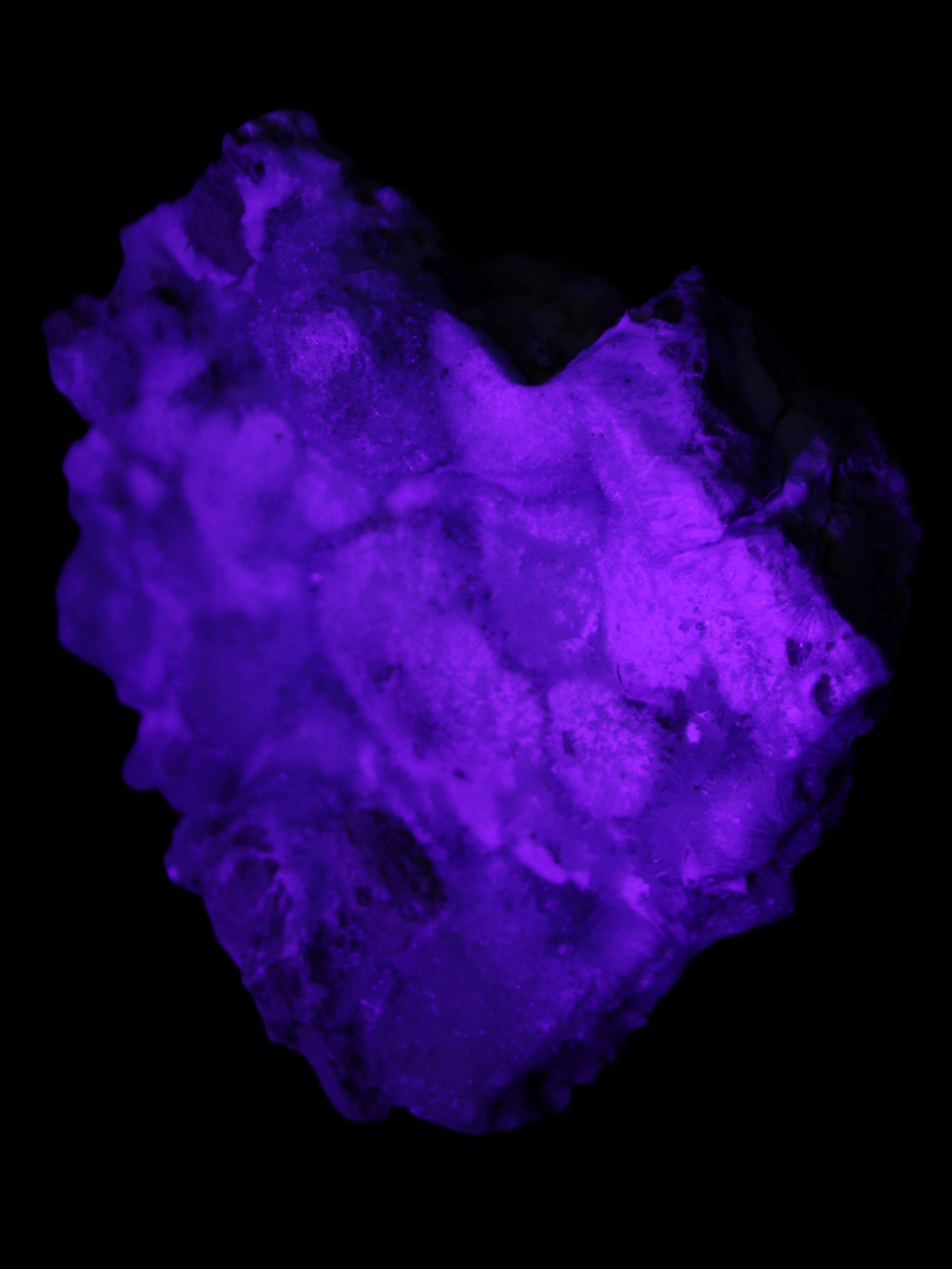 Blue Aragonite Caribbean Calcite specimen 95*55*93mm 343g in UV light - Rocks and Things Store