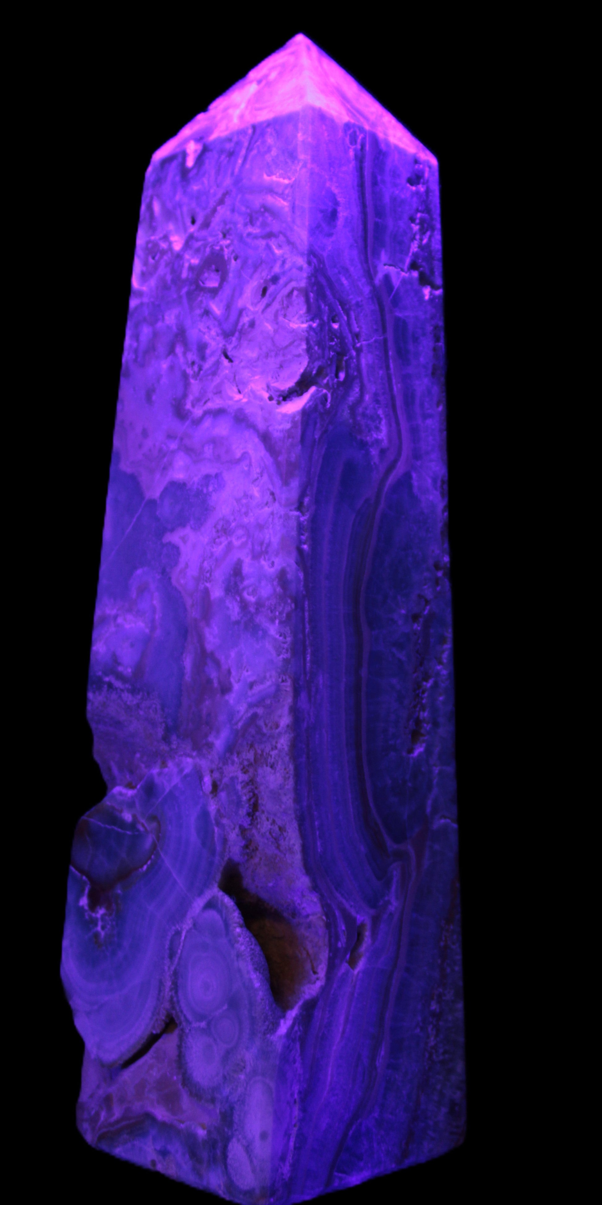Caribbean Calcite obelisk 228*55*67mm 1554g in UV light - Rocks and Things Store