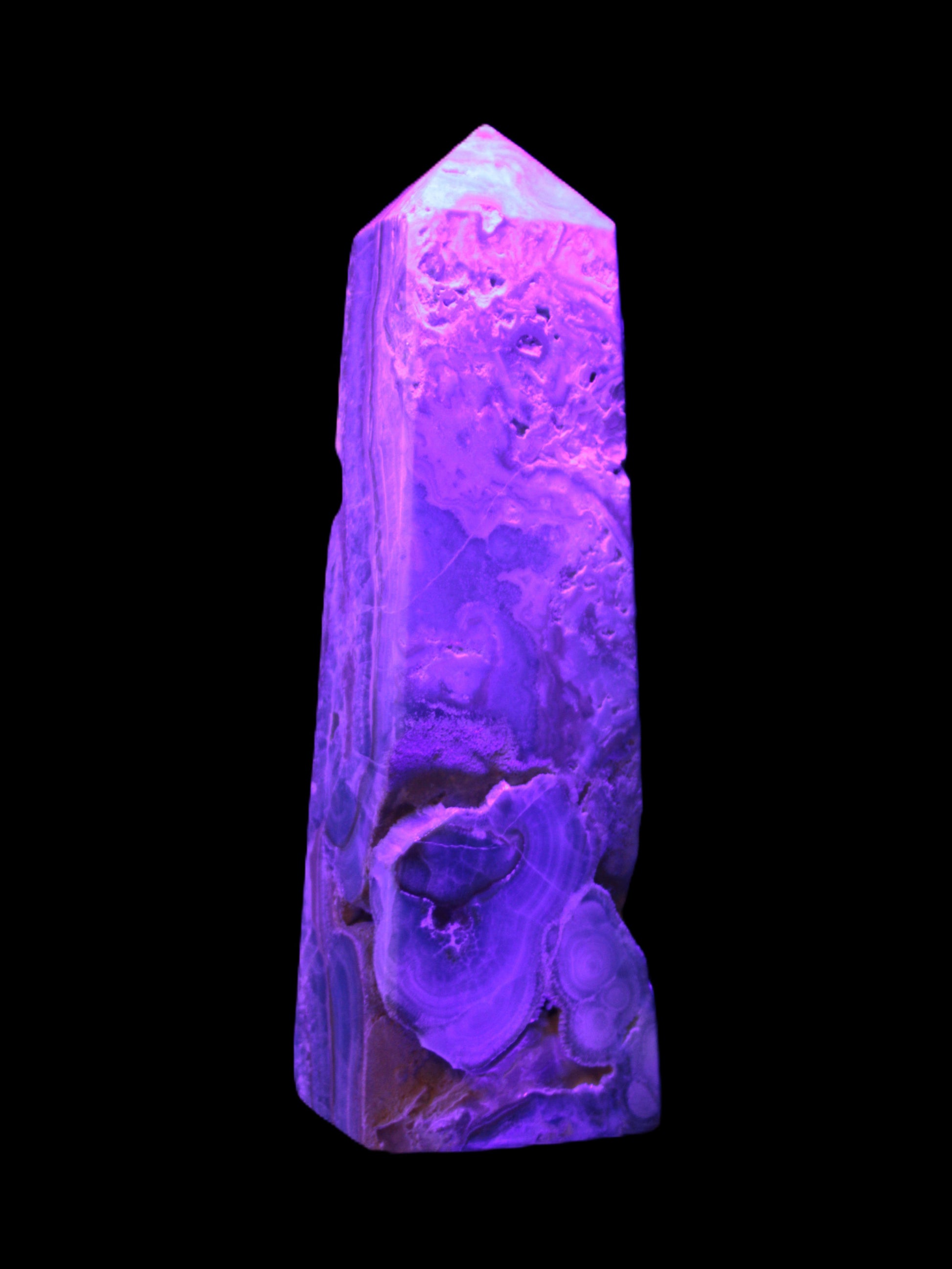 Caribbean Calcite obelisk 228*55*67mm 1554g in UV light - Rocks and Things Store