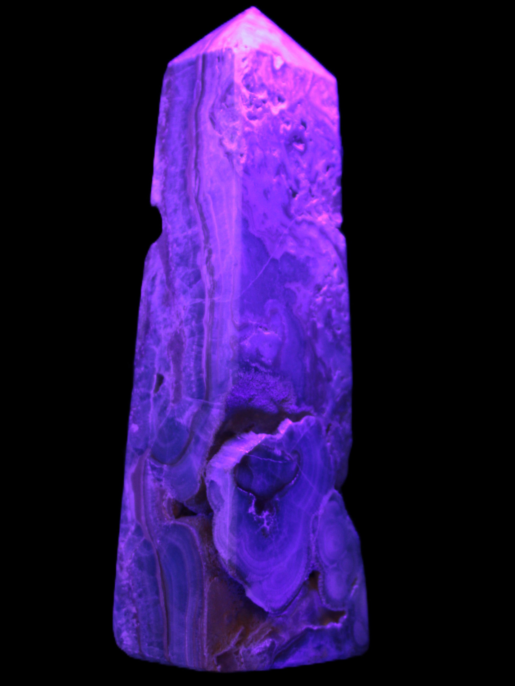 Caribbean Calcite obelisk 228*55*67mm 1554g in UV light - Rocks and Things Store