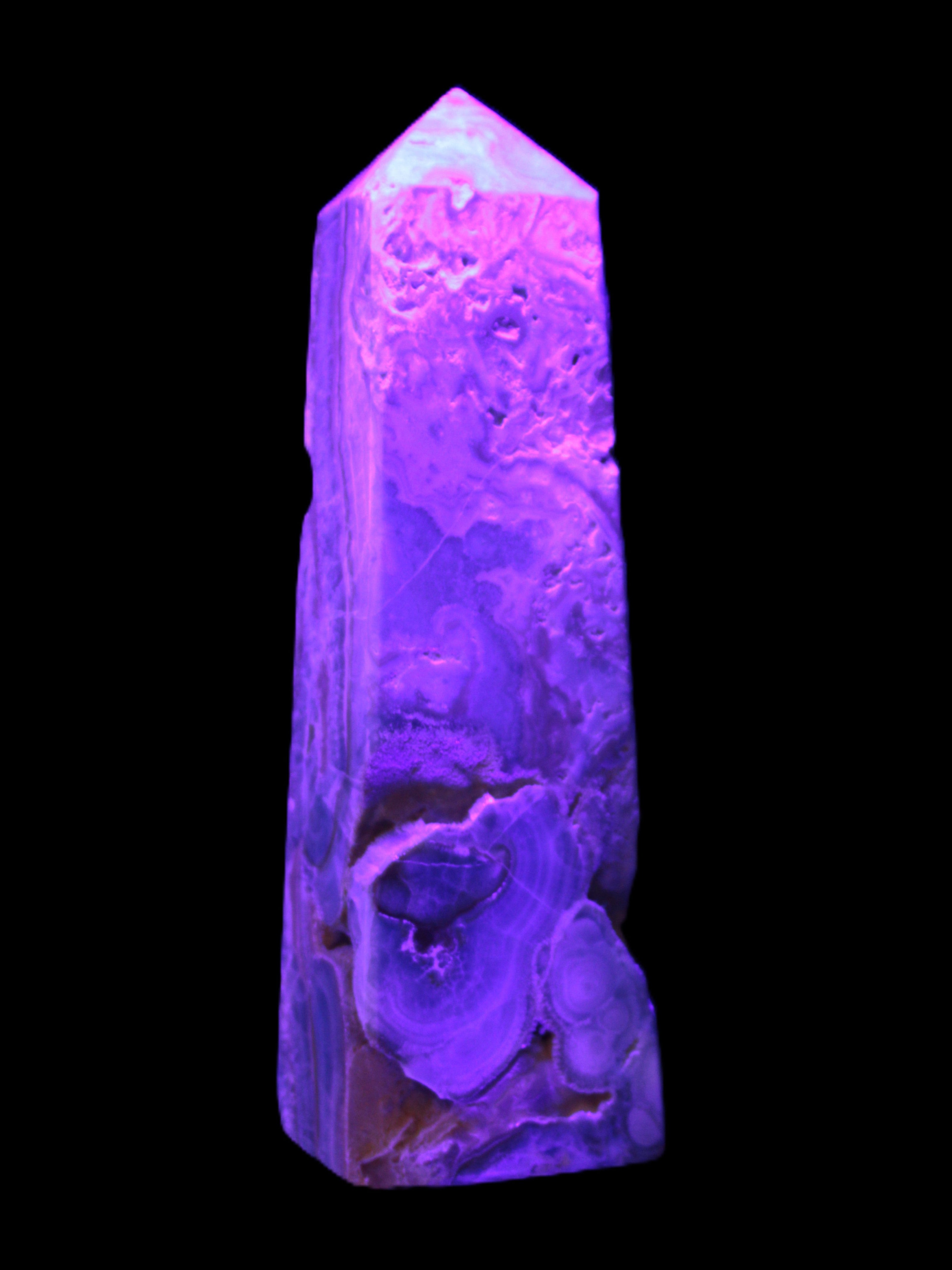 Caribbean Calcite obelisk 228*55*67mm 1554g in UV light - Rocks and Things Store