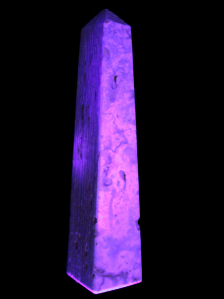 Caribbean Calcite obelisk 95*40*44mm 571g in UV light - Rocks and Things Store