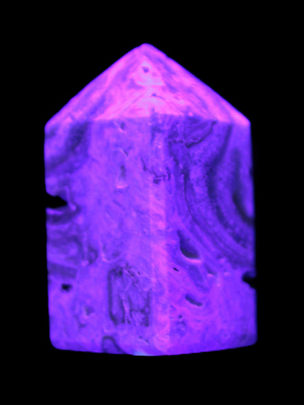 Caribbean Calcite obelisk 55*26*29mm 94g in UV light -  Rocks and Things Store