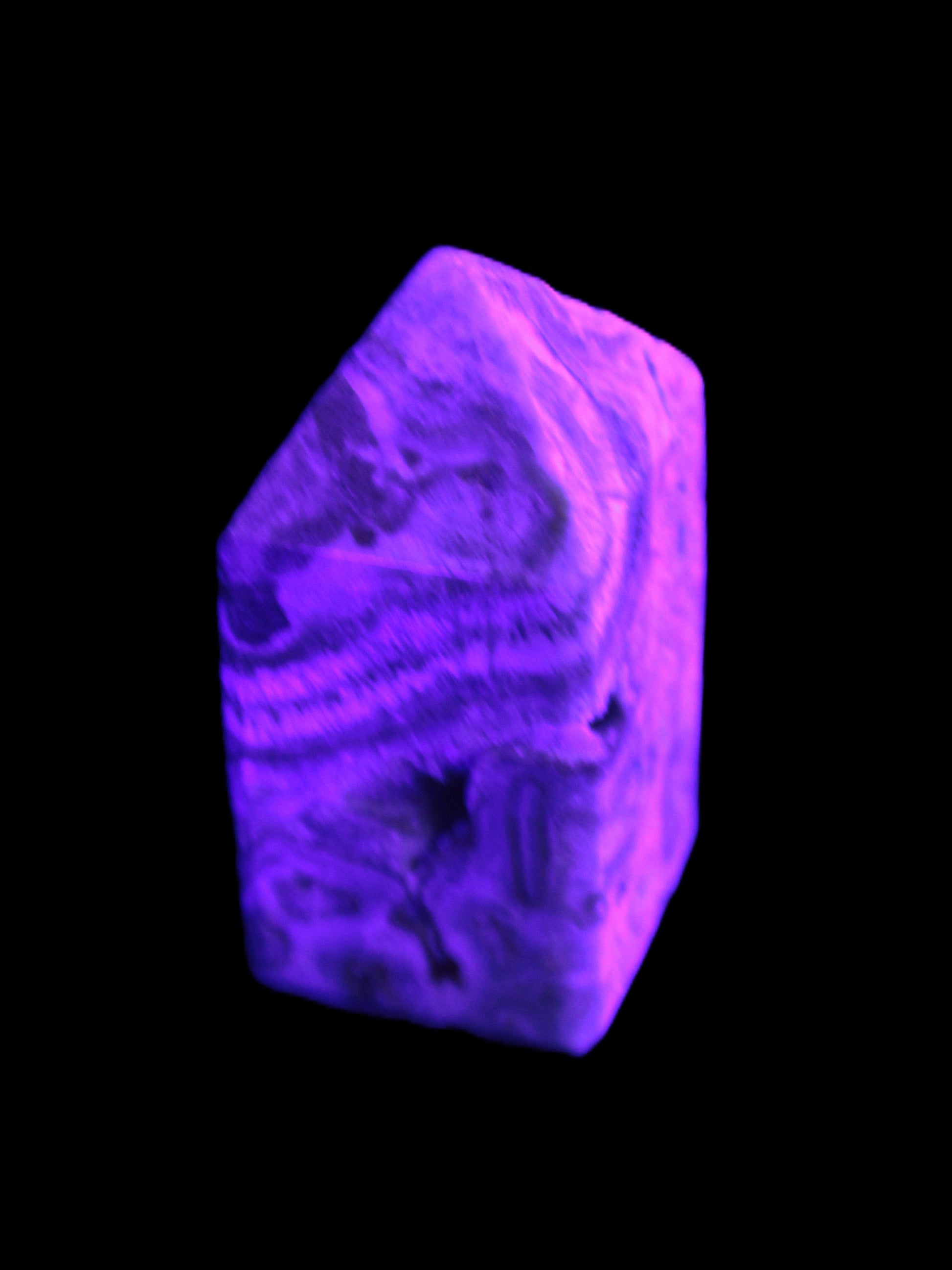 Caribbean Calcite obelisk 55*26*29mm 94g in UV light -  Rocks and Things Store