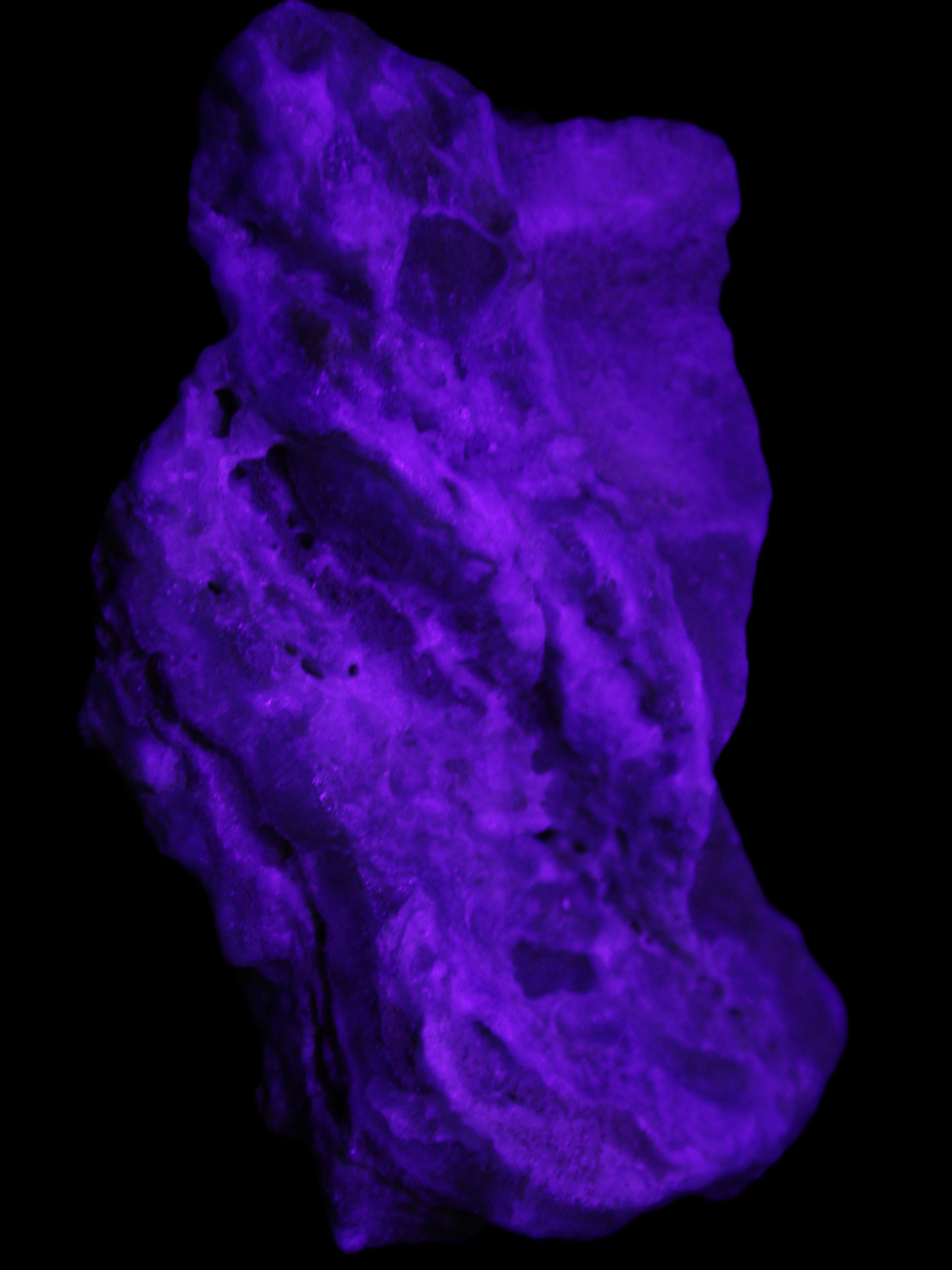 Blue Aragonite specimen 192*30*56mm 167g in UV light - Rocks and Things Store