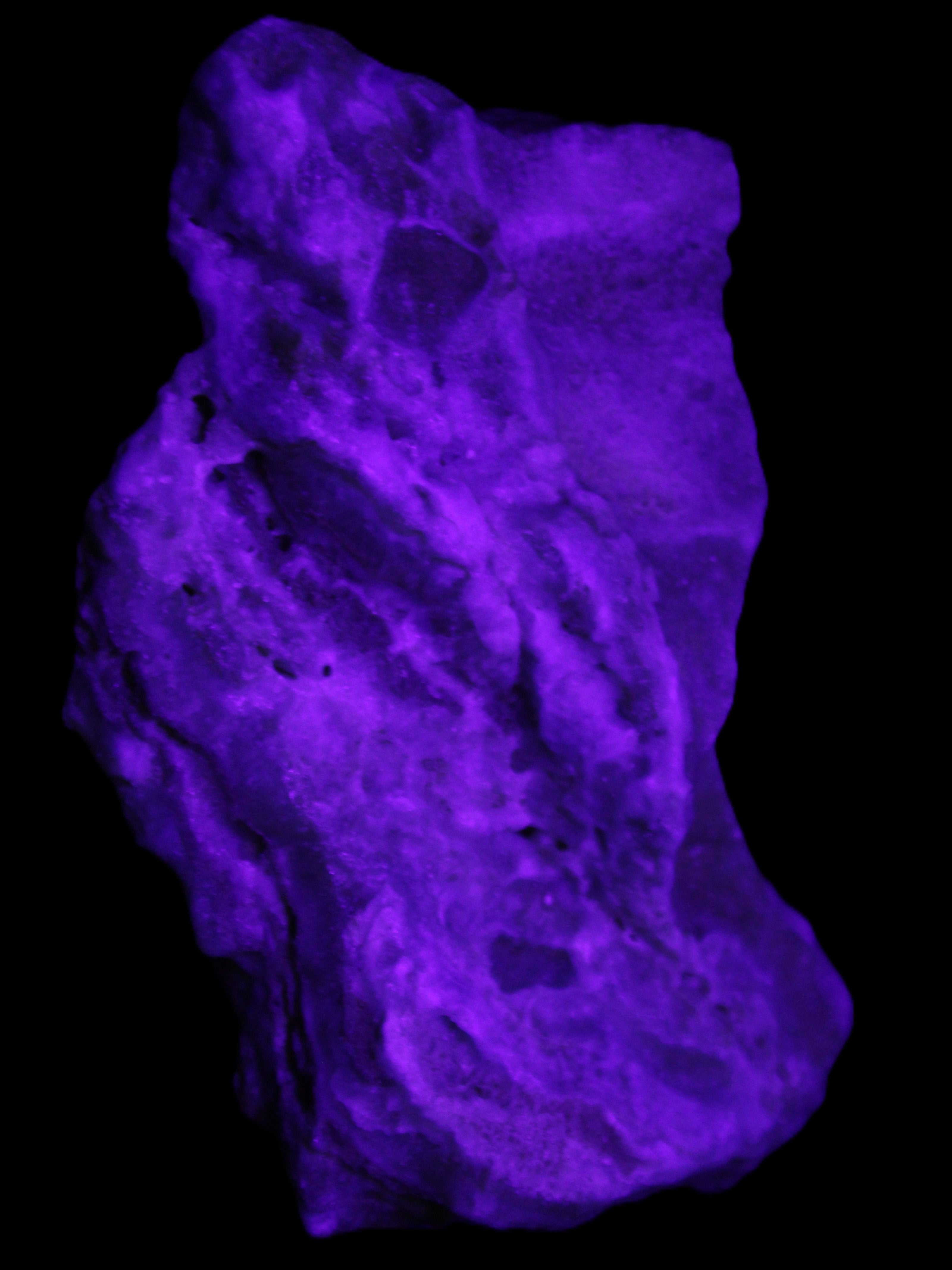 Blue Aragonite specimen 192*30*56mm 167g in UV light - Rocks and Things Store