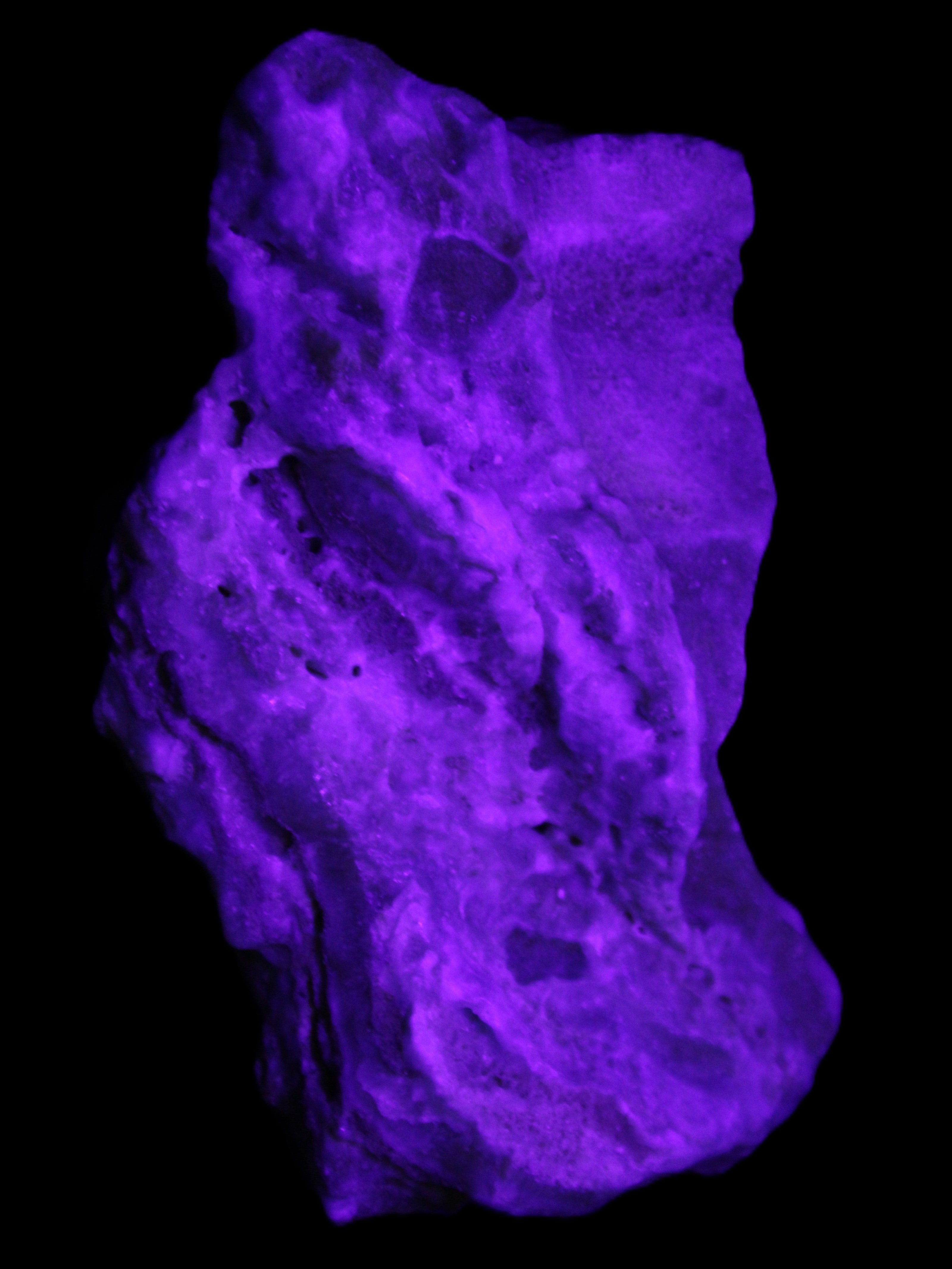 Blue Aragonite specimen 192*30*56mm 167g in UV light - Rocks and Things Store