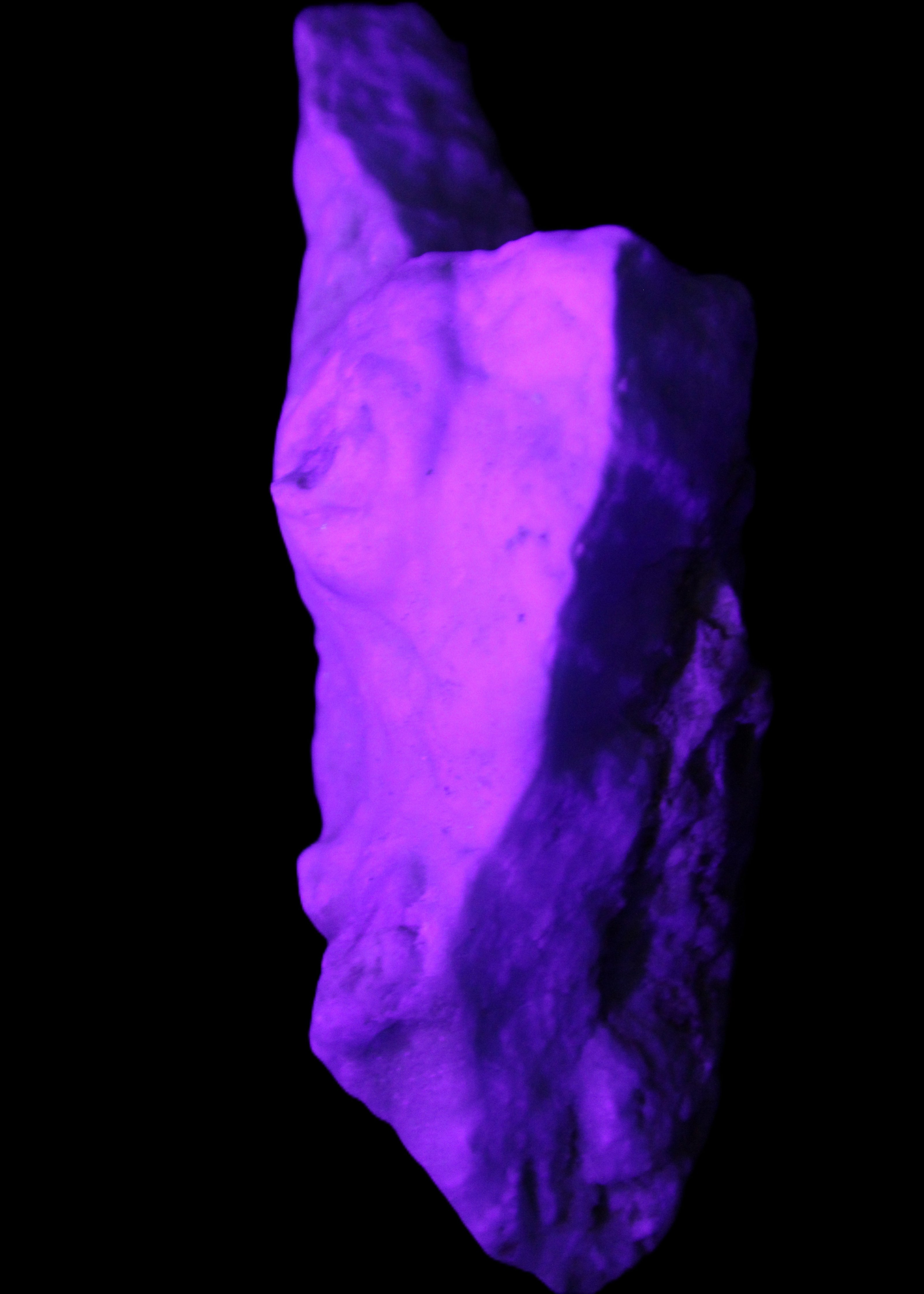 Blue Aragonite specimen 109*32*50mm 172g in UV light - Rocks and Things Store