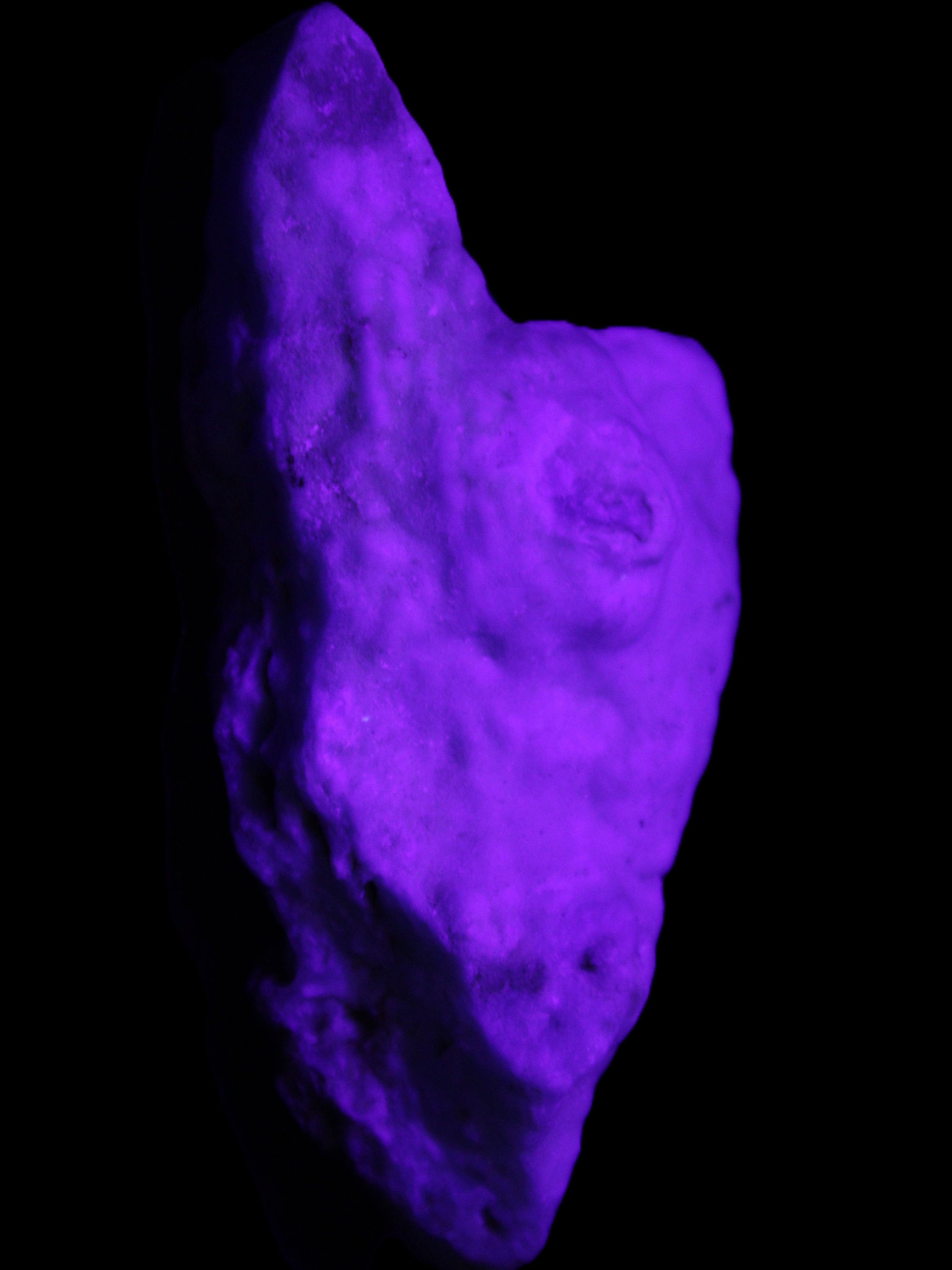 Blue Aragonite specimen 109*32*50mm 172g in UV light - Rocks and Things Store