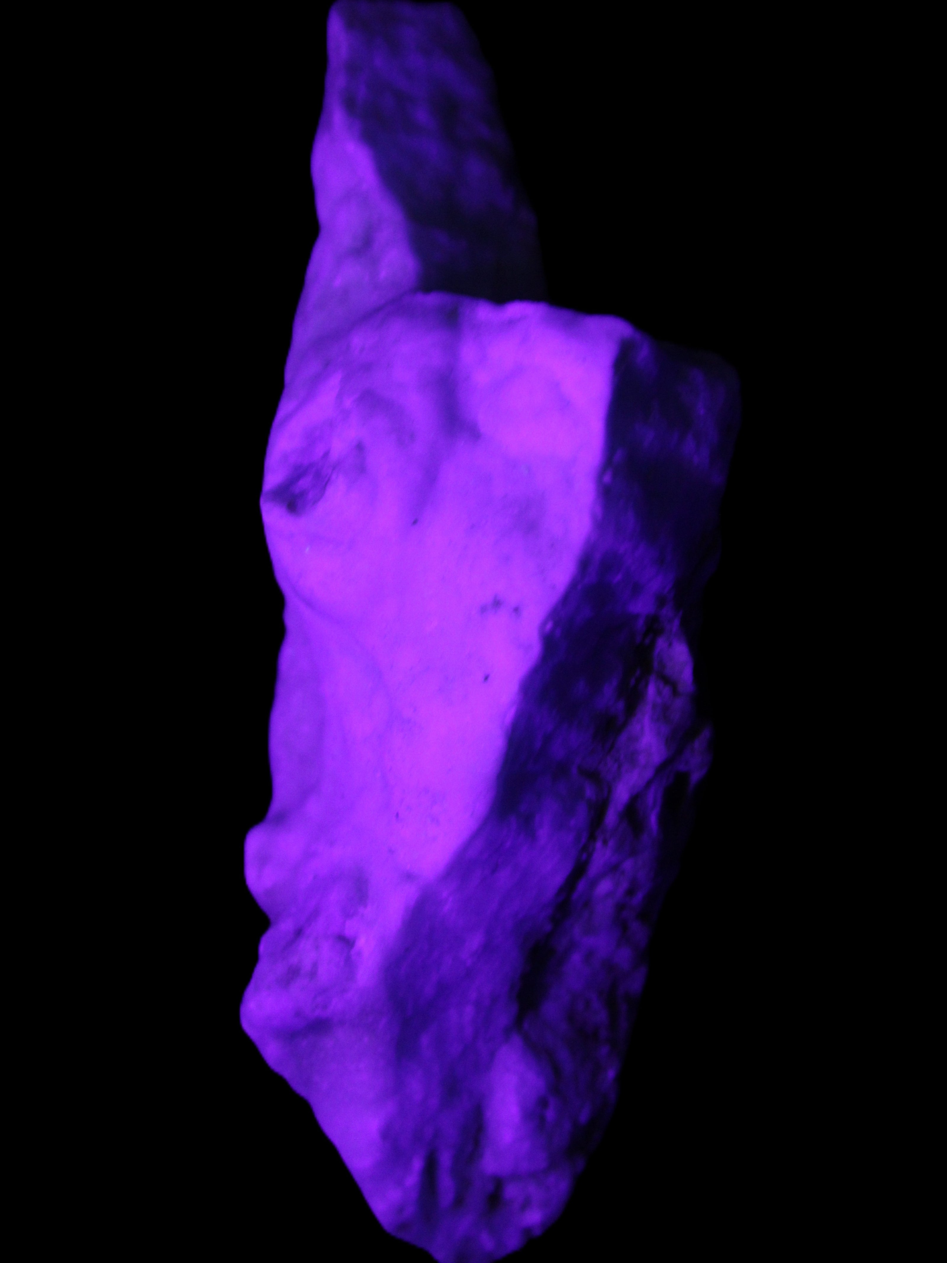 Blue Aragonite specimen 109*32*50mm 172g in UV light - Rocks and Things Store