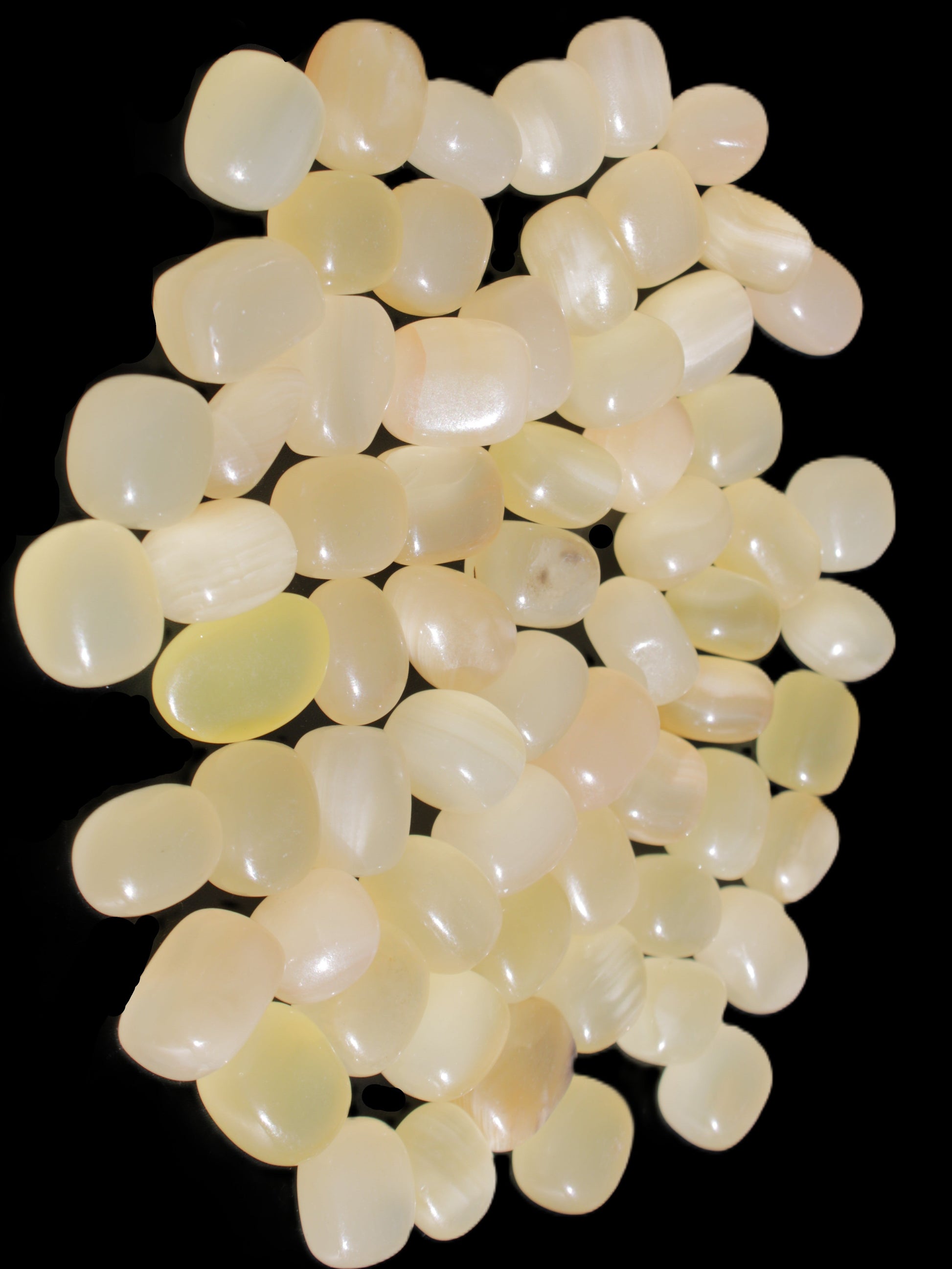 Lemon Calcite 66 tumbled stones 12*9mm - 21*18mm 600g Wholesale in sunlight - Rocks and Things Store