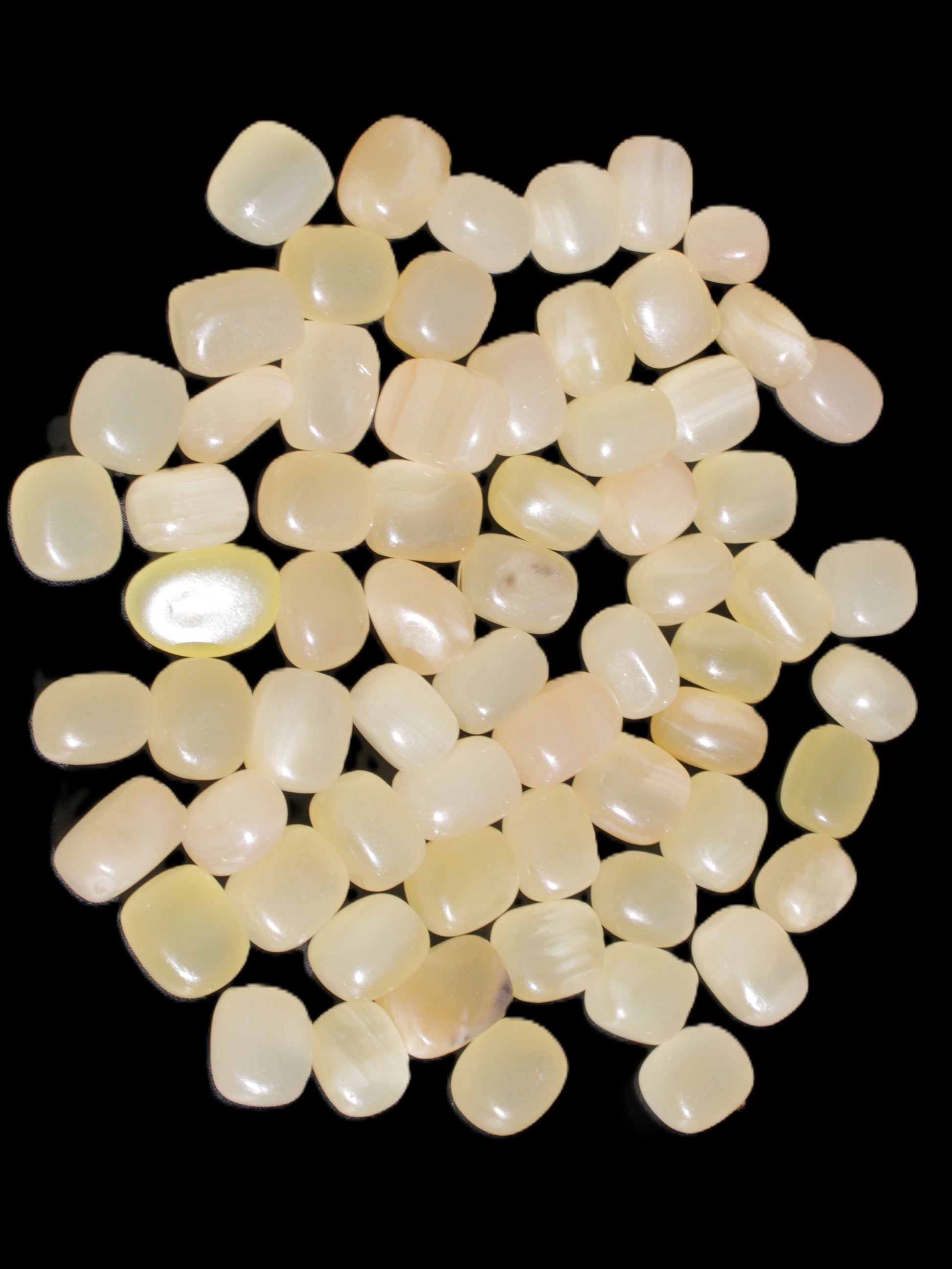 Lemon Calcite 66 tumbled stones 12*9mm - 21*18mm 600g Wholesale in sunlight - Rocks and Things Store